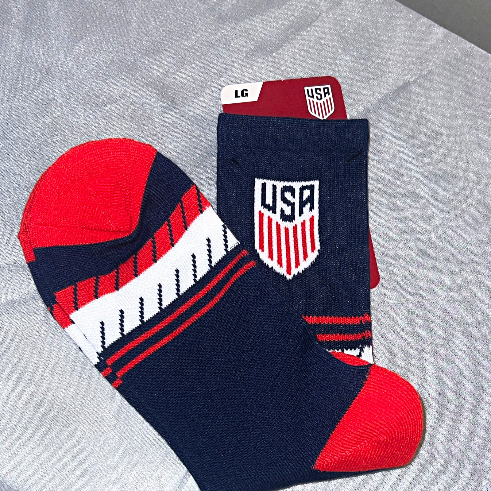 USA Crest Striped Crew Socks Mens LG 10-13 Navy Red White Soccer Breathable