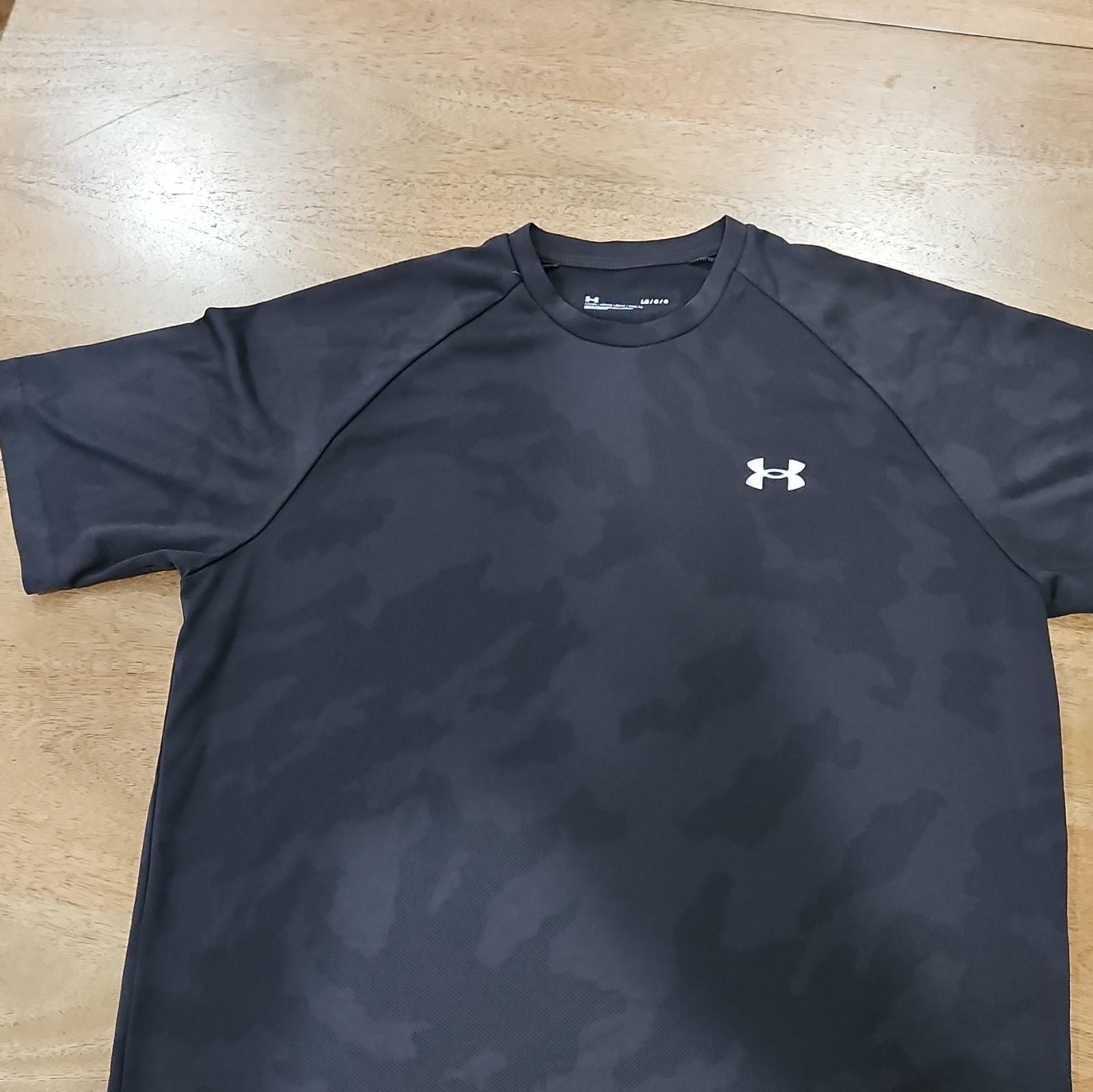 Under Armour Men’s Black Camo Loose Fit Lightweight Raglan Tee L