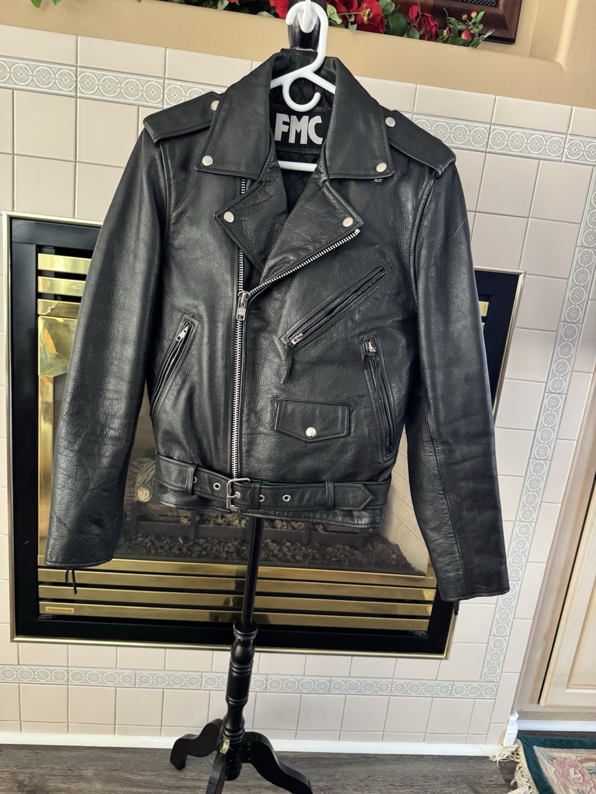 FMC MEN’S LEATHER MOTORCYCLE JACKET, SZ 38 (PIT-PIT=22″) EXCELLENT CLEAN SHAPE