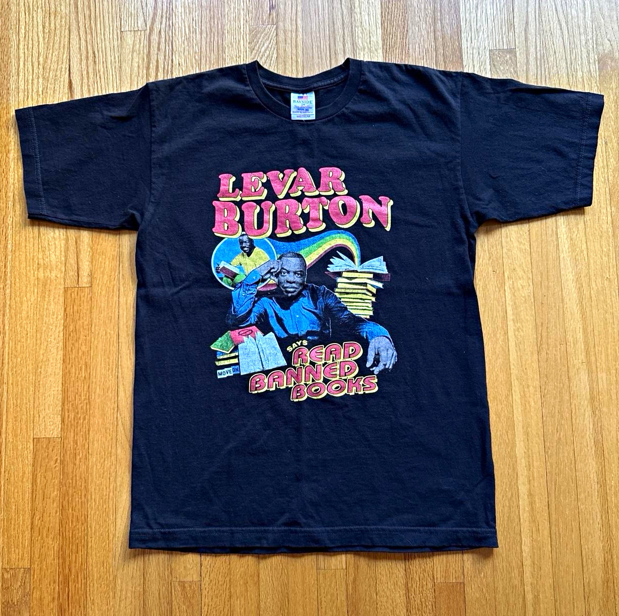 VTG Levar Burton Reading Rainbow t-shirt Read Banned Books – sz M – Made In USA