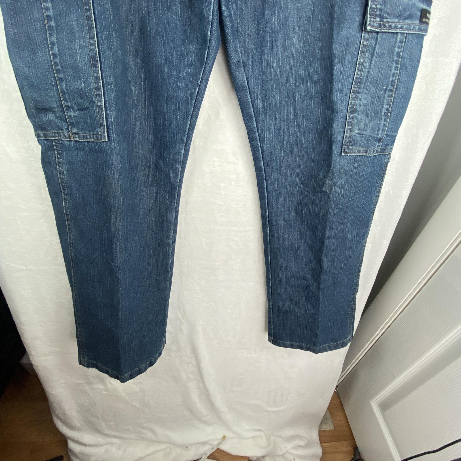 Wrangler Jeans Mens FITS 33×30 Blue Denim Relaxed Straight Cargo Workwear