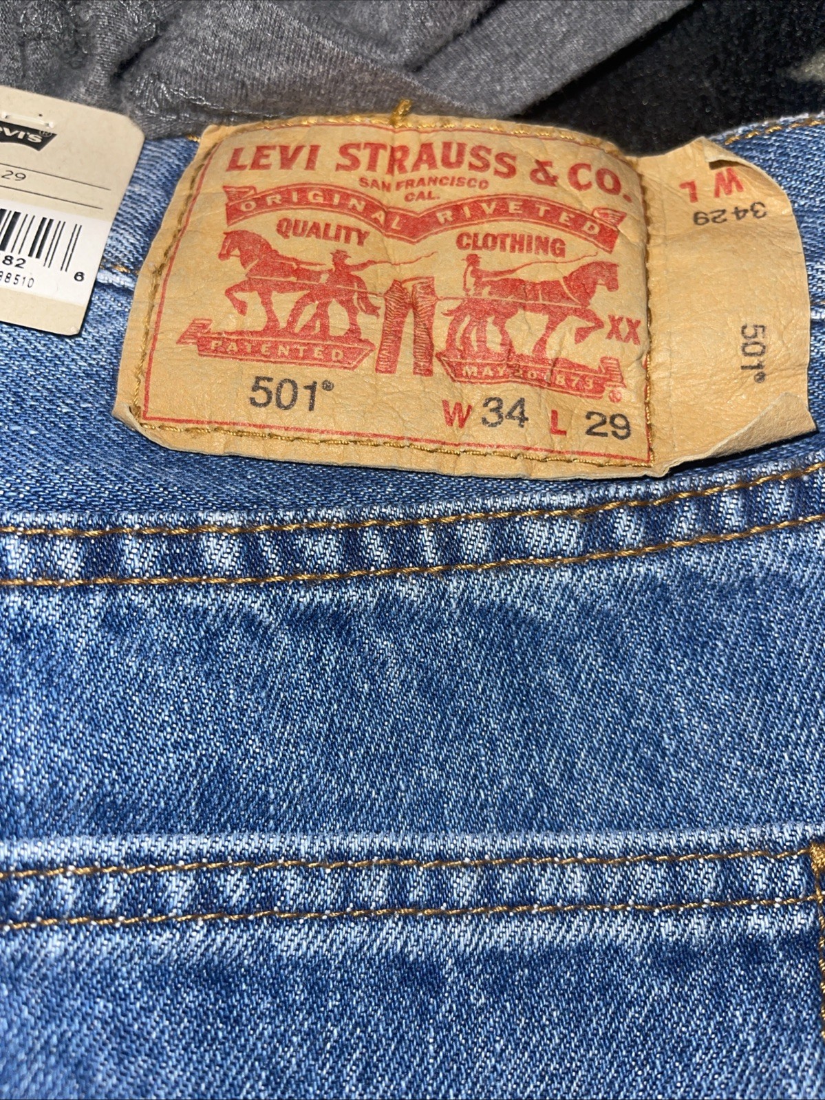 LEVI’S 501 Men’s Stonewashed Blue Demin Jeans Straight Leg Button Fly W34 x L29