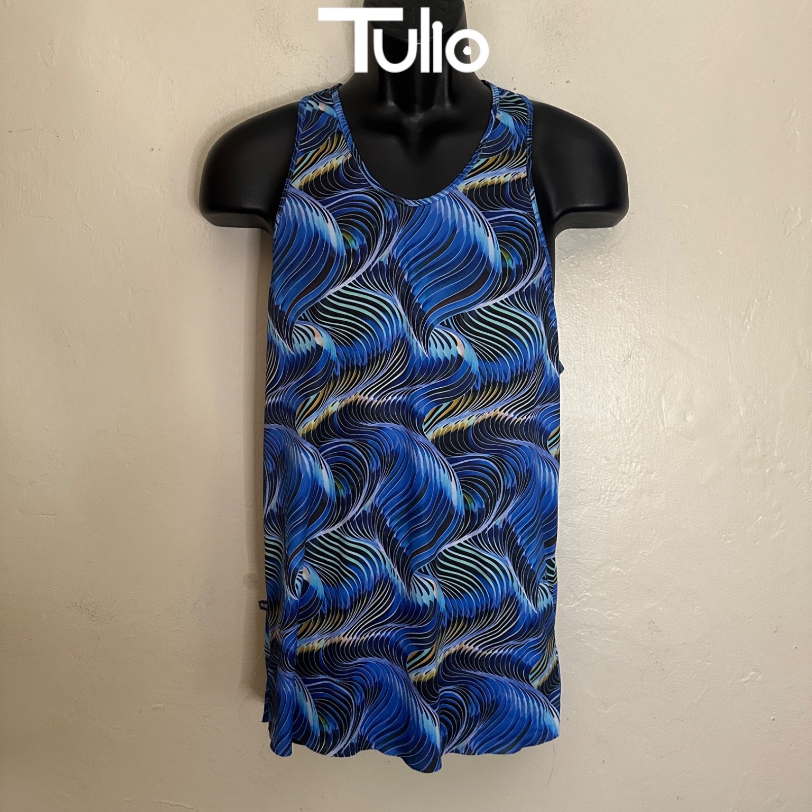 Tulio Tank Top Medium Gently worn 100% polyamide 19″ armpit to armpit