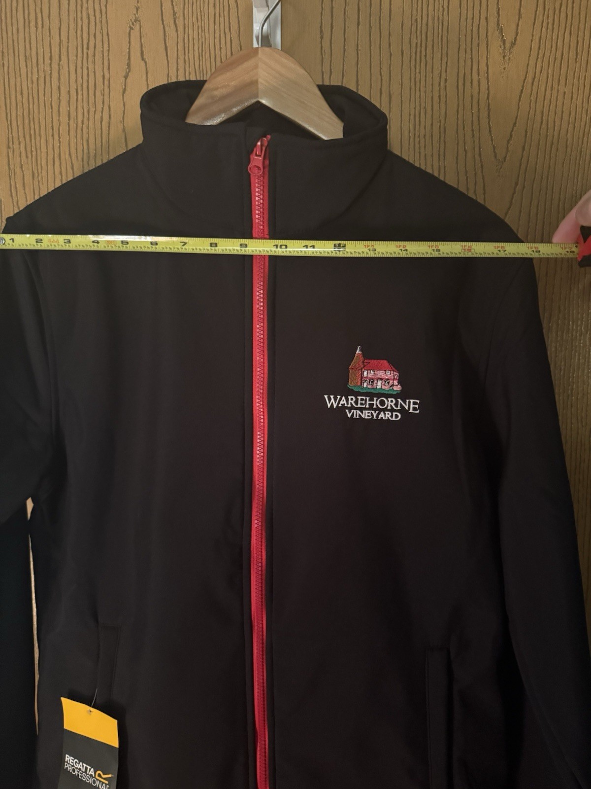 Regatta Men’s Softshell Jacket Warehorne Vineyard Logo Black Red Zip NWT Medium