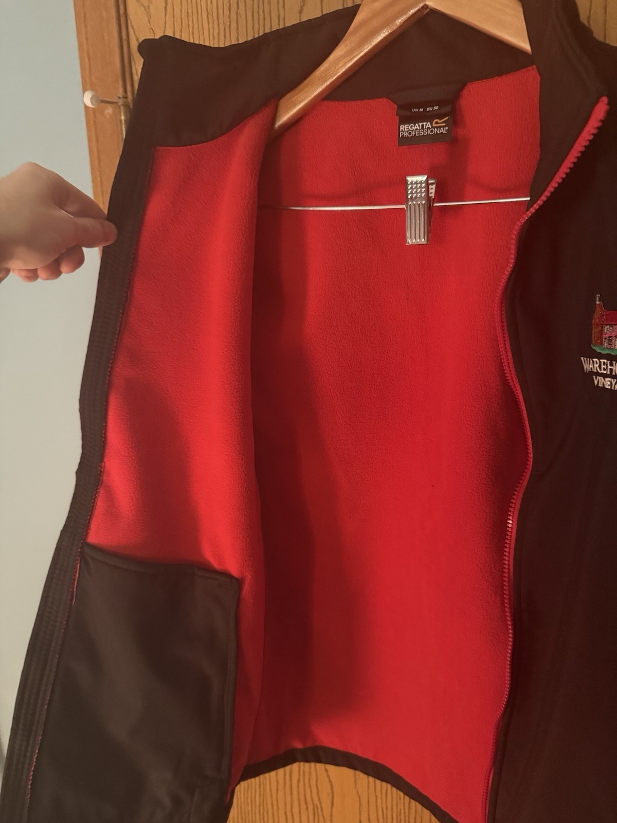 Regatta Men’s Softshell Jacket Warehorne Vineyard Logo Black Red Zip NWT Medium
