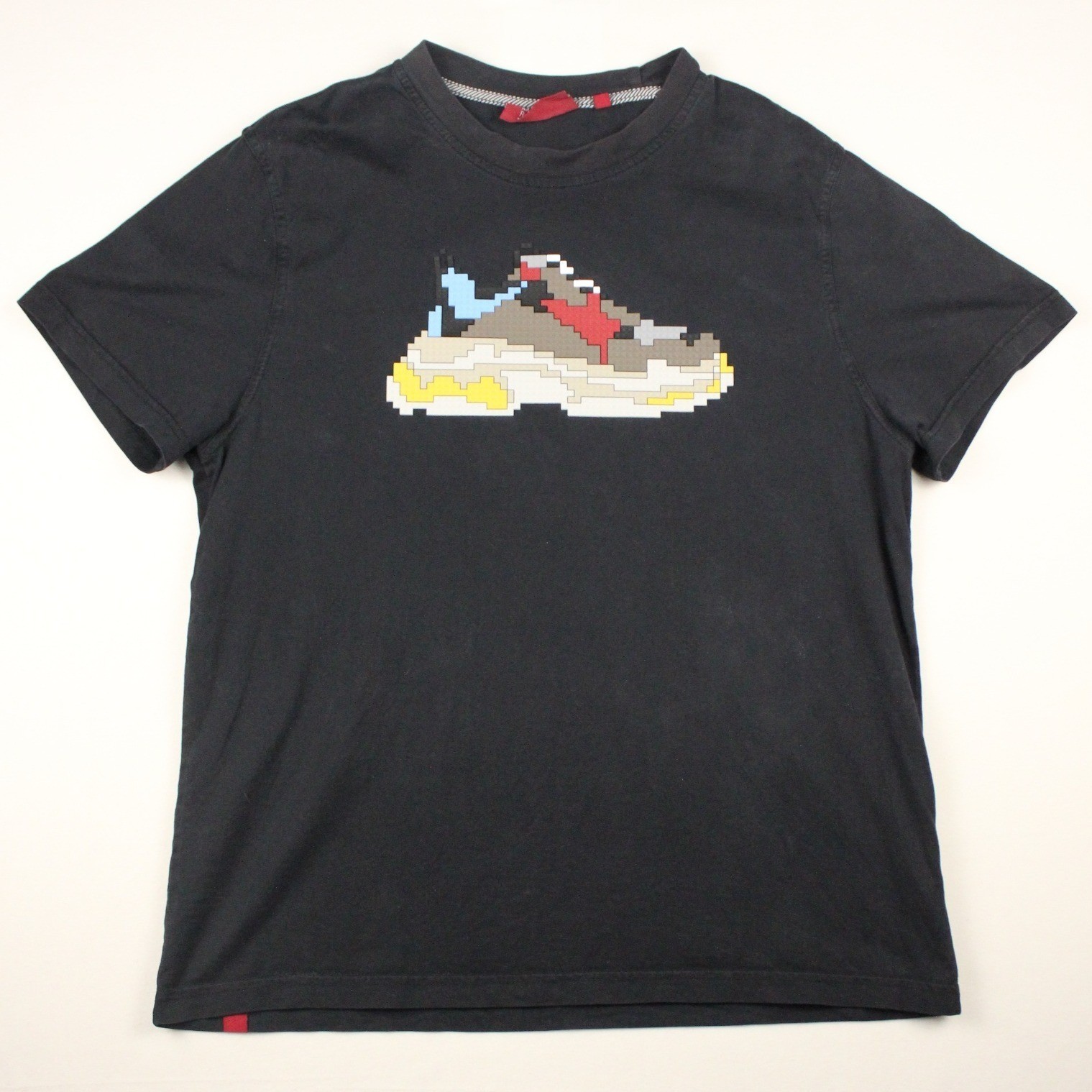 Mostly Heard Rarely Seen Pixel Sneaker Graphic T-Shirt Black Size L Streetwear