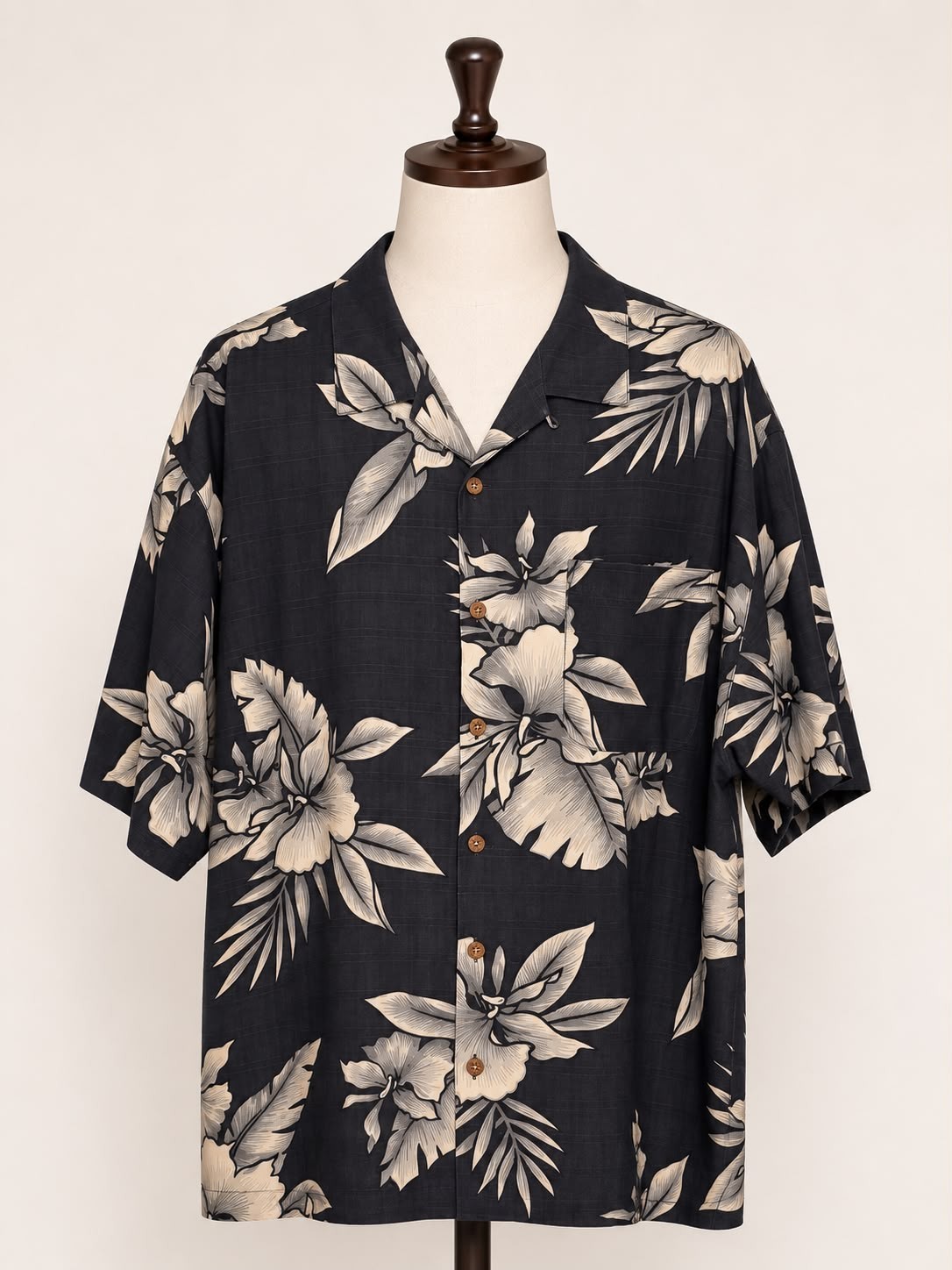 Tommy Bahama Men’s XL Silk Hawaiian Camp Shirt Black Floral Tropical Aloha