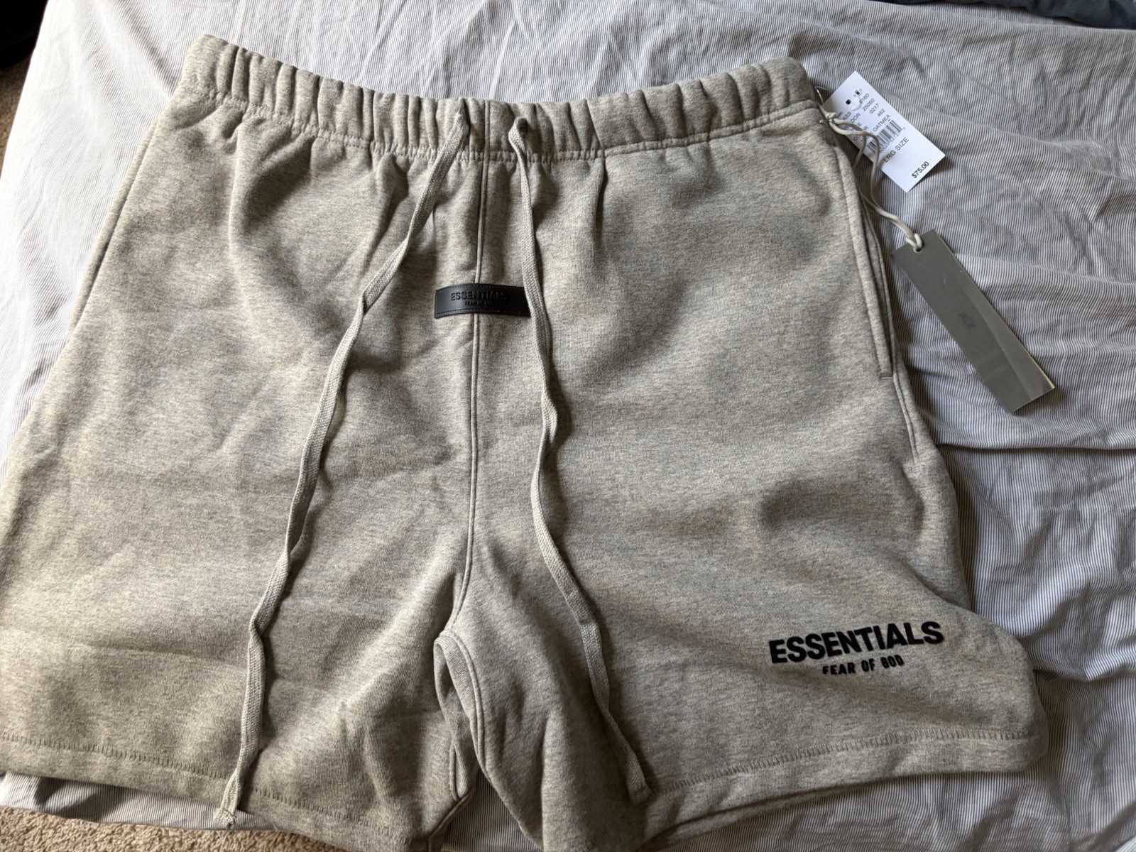 essentials shorts Dark Oatmeal Size Large