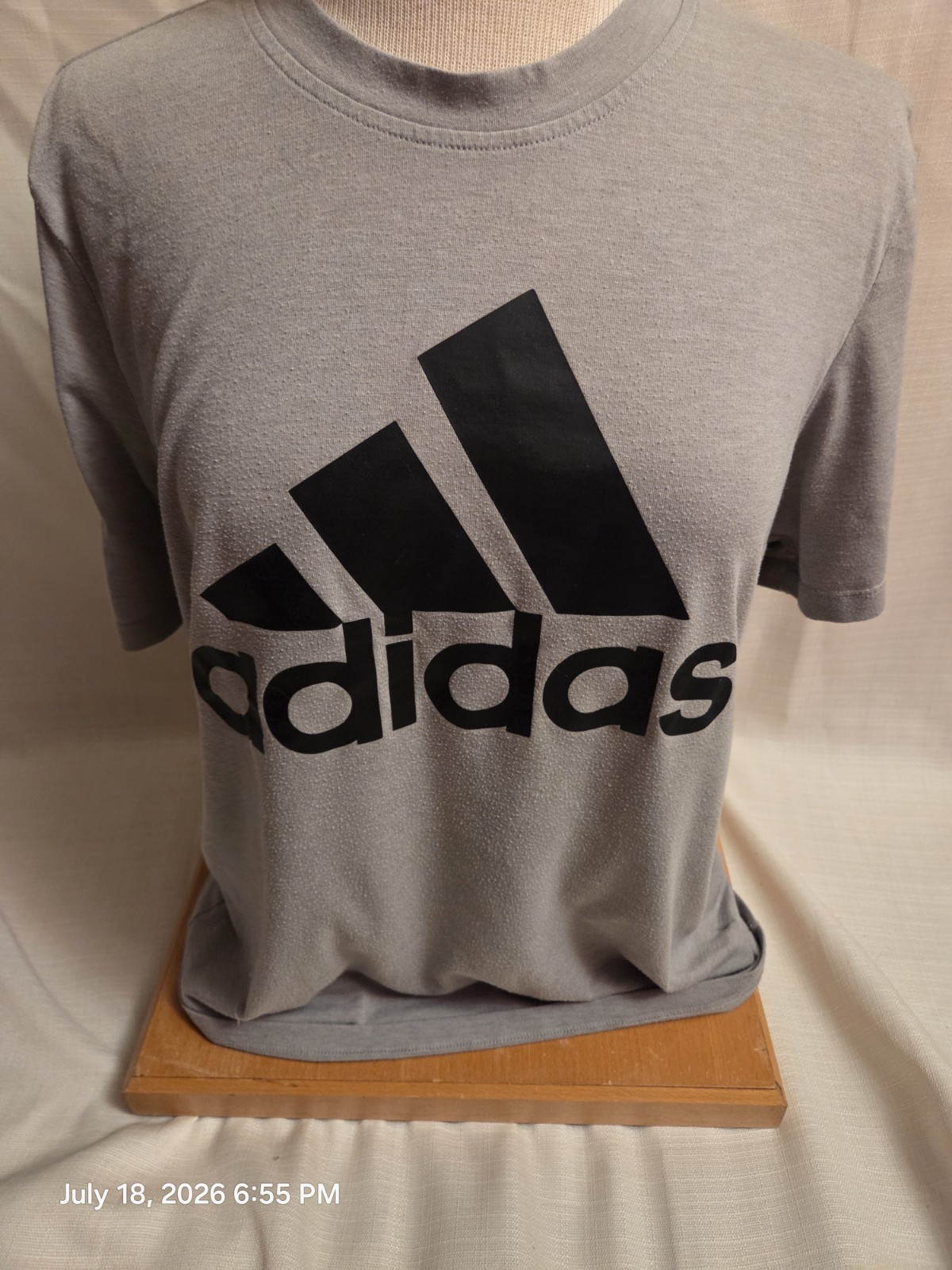 adidas AEROREADY Men’s Gray Crew Neck Short Sleeve Graphic Logo T-Shirt M