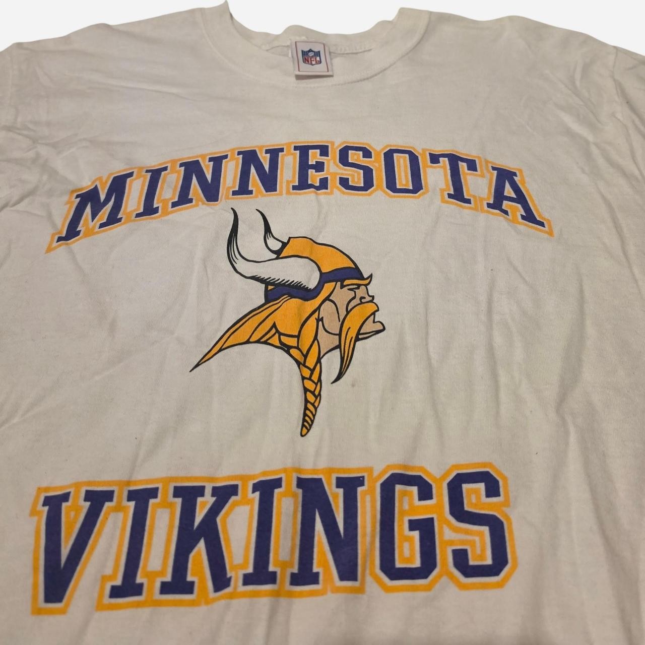 Vintage late 90s / early Y2K Minnesota Vikings graphic tee