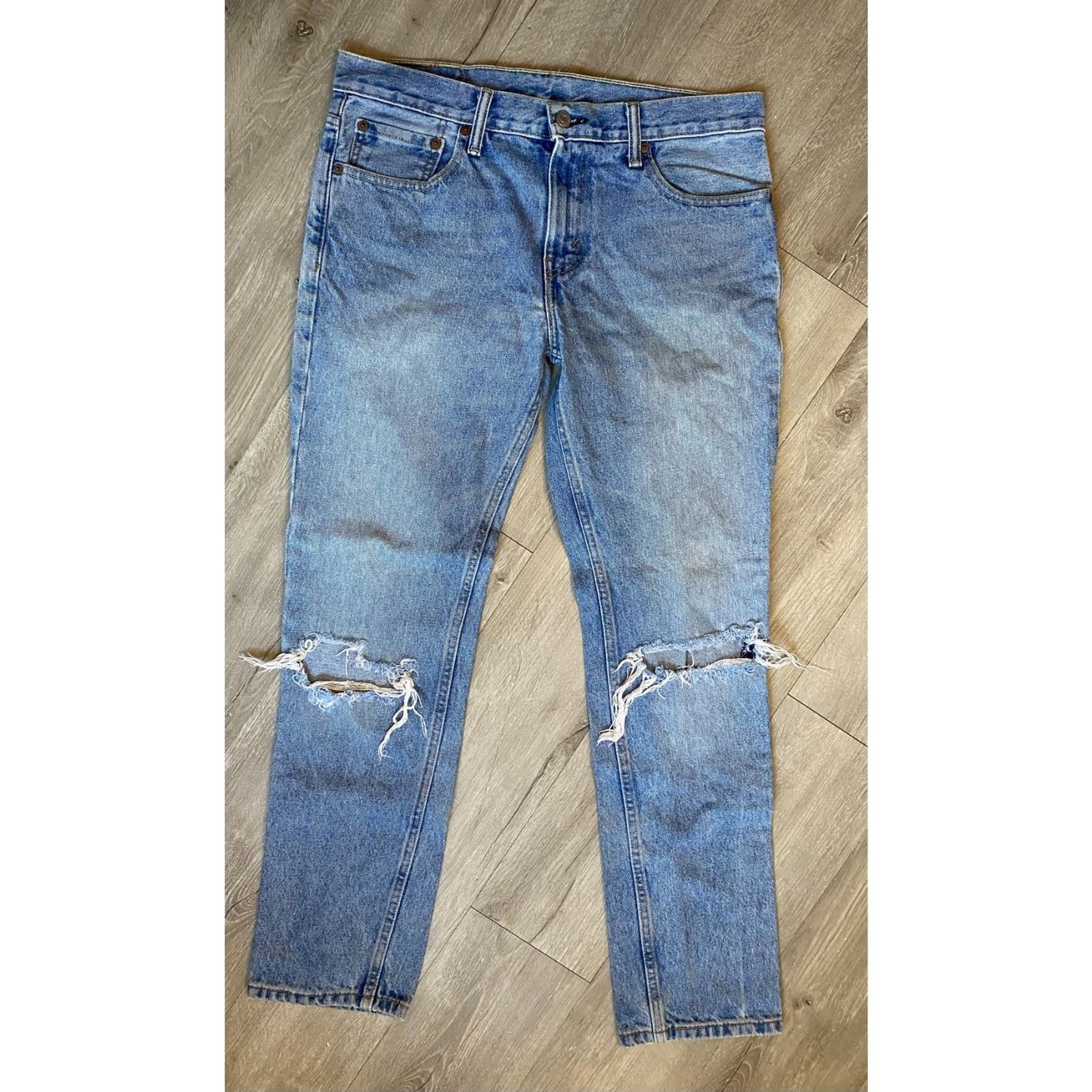 Levi’s 511 Slim Fit Distressed Jeans in a Men’s Size W32 x L30