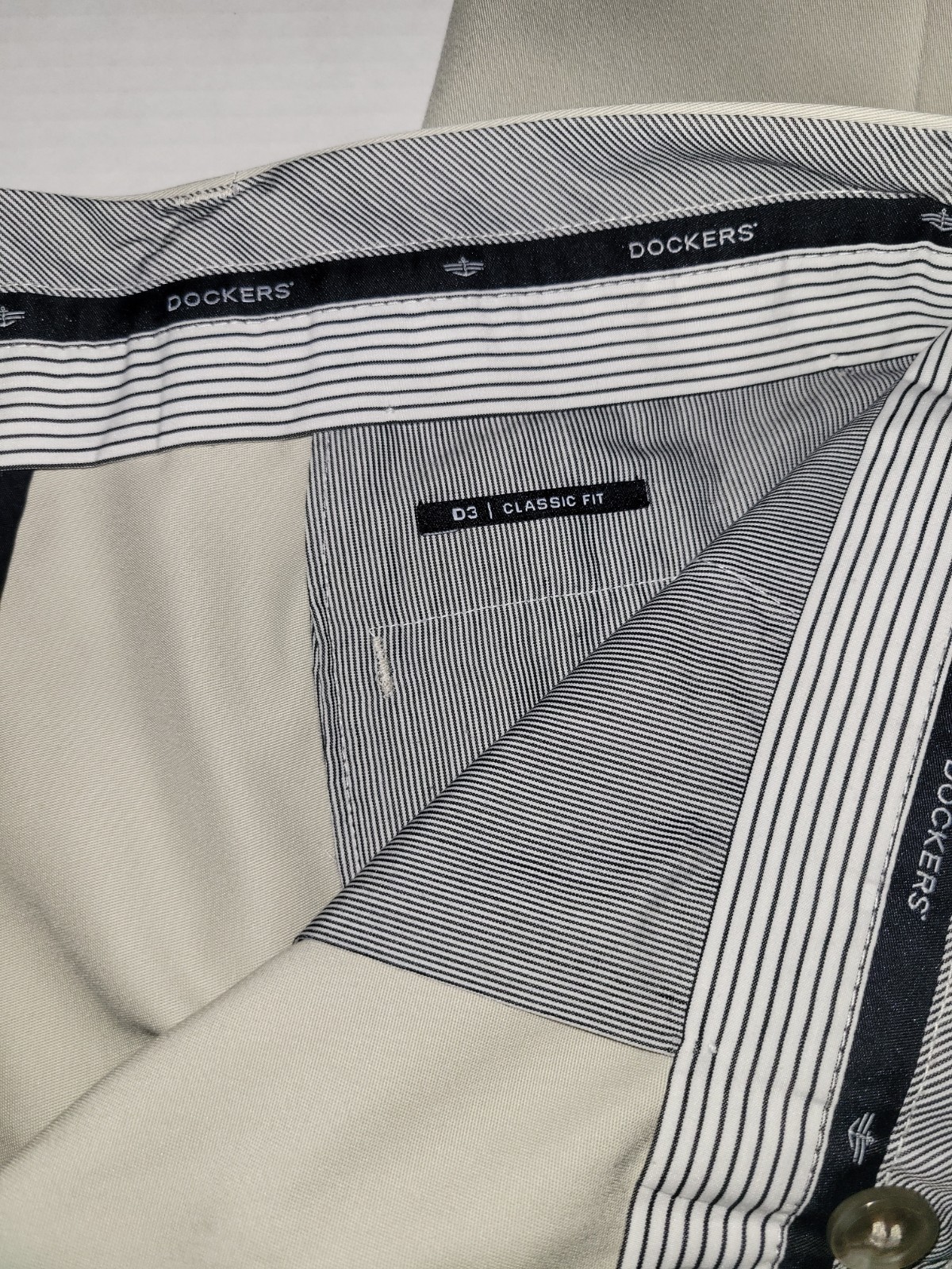 Dockers Men’s Khaki Pants Size 38×30 Classic Fit Beige Business Casual Slacks
