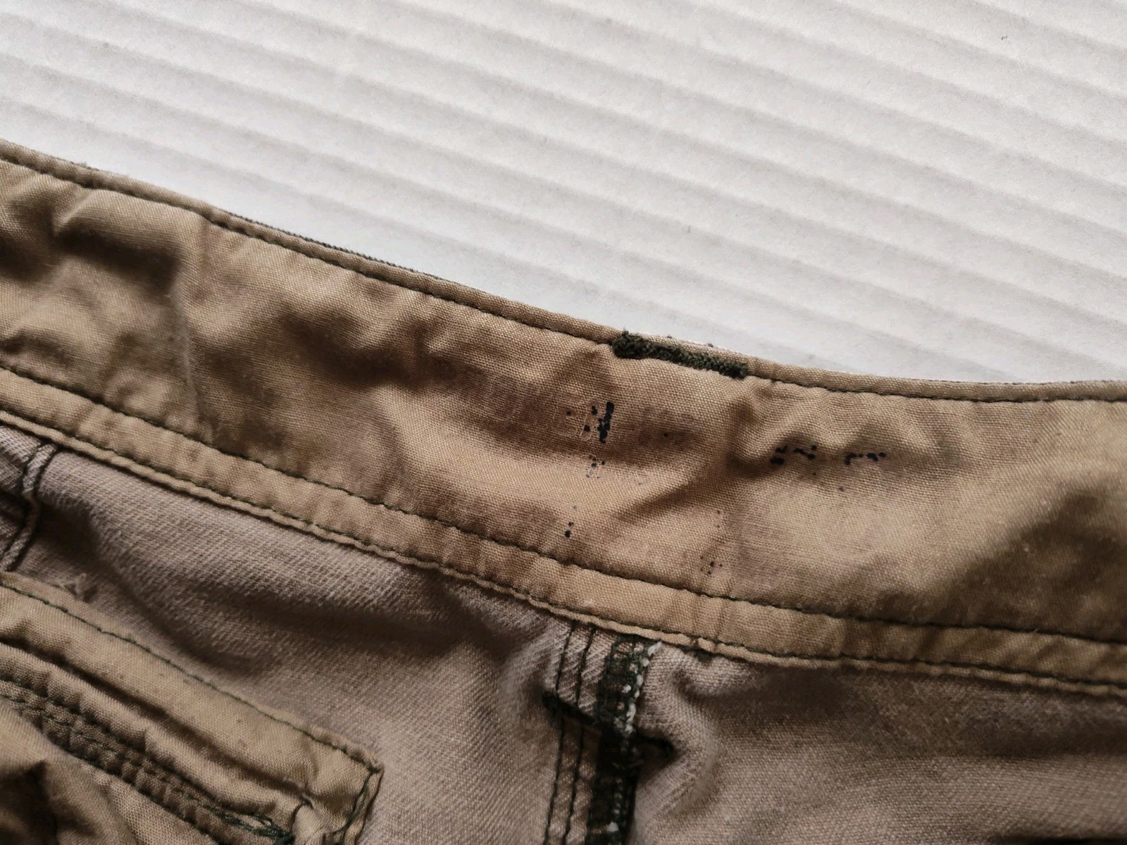 Old Navy Mens Camo Cargo Shorts Size 28 Broken In 10″ Inseam Distressed