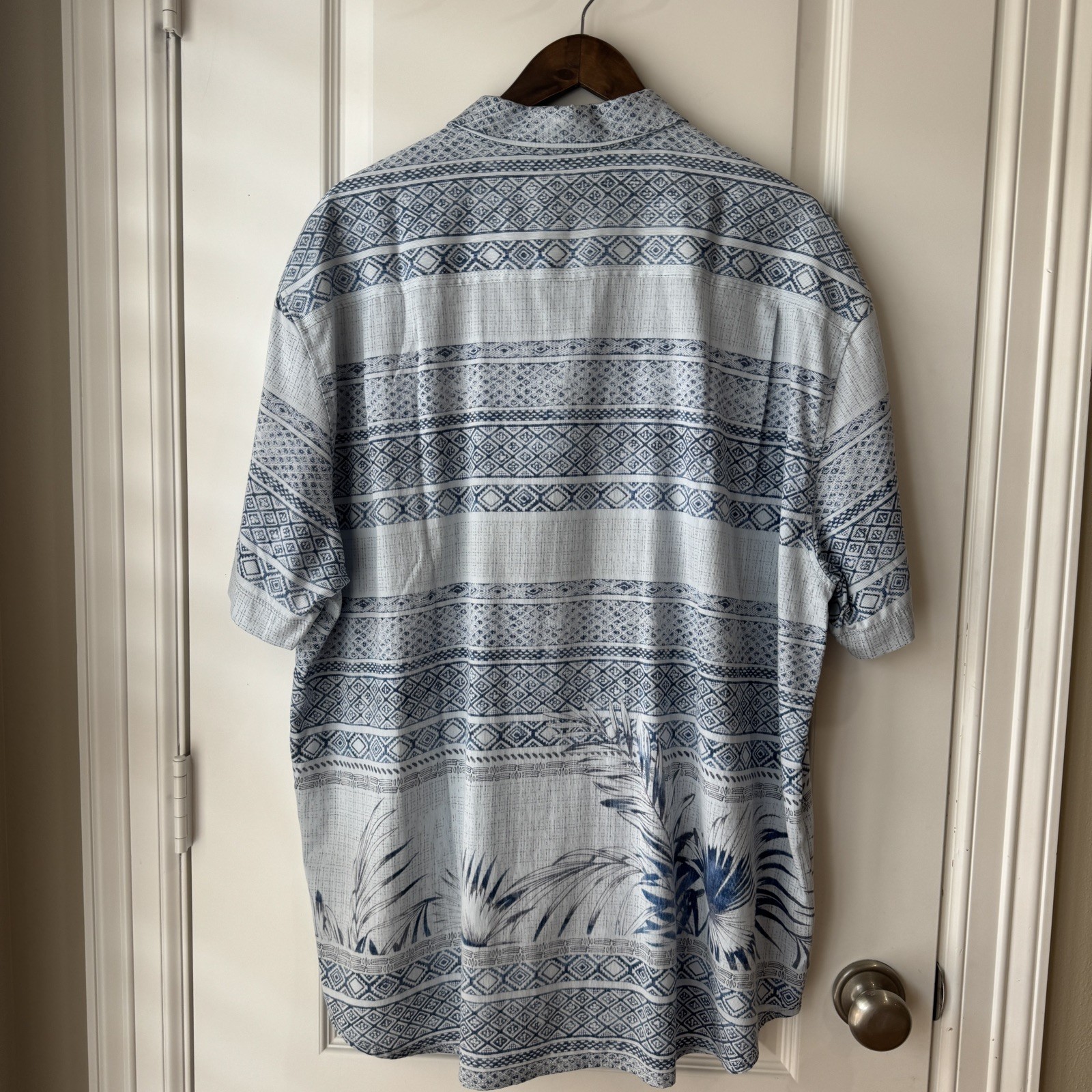 Tommy Bahama Shirt Men XXL Blue Batik Relax Fit Tencel Cotton Camp Excellent