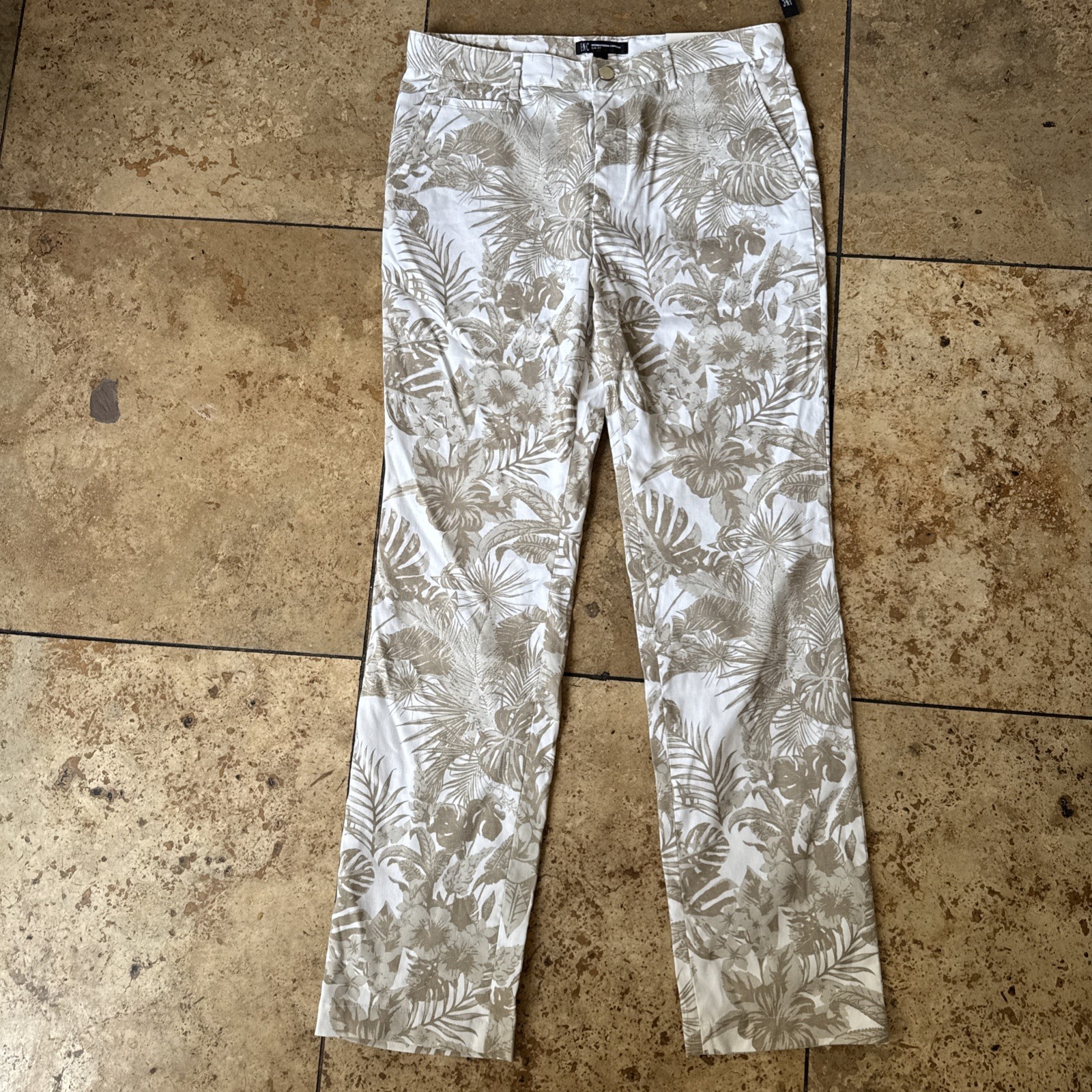 NWT INC Men’s Tapered Pants Size: 34 Color: White Combo