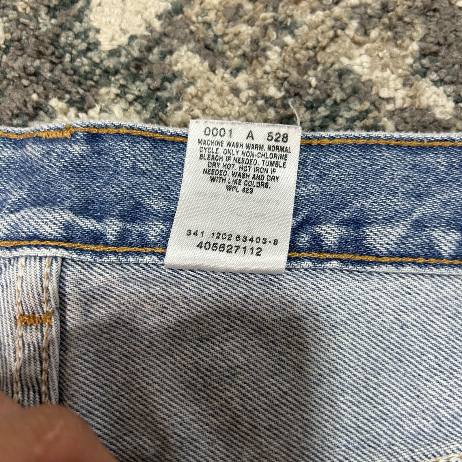 Vintage Levi’s 560 Loose Fit Tapered Leg 34×29 Light Wash Denim Jeans