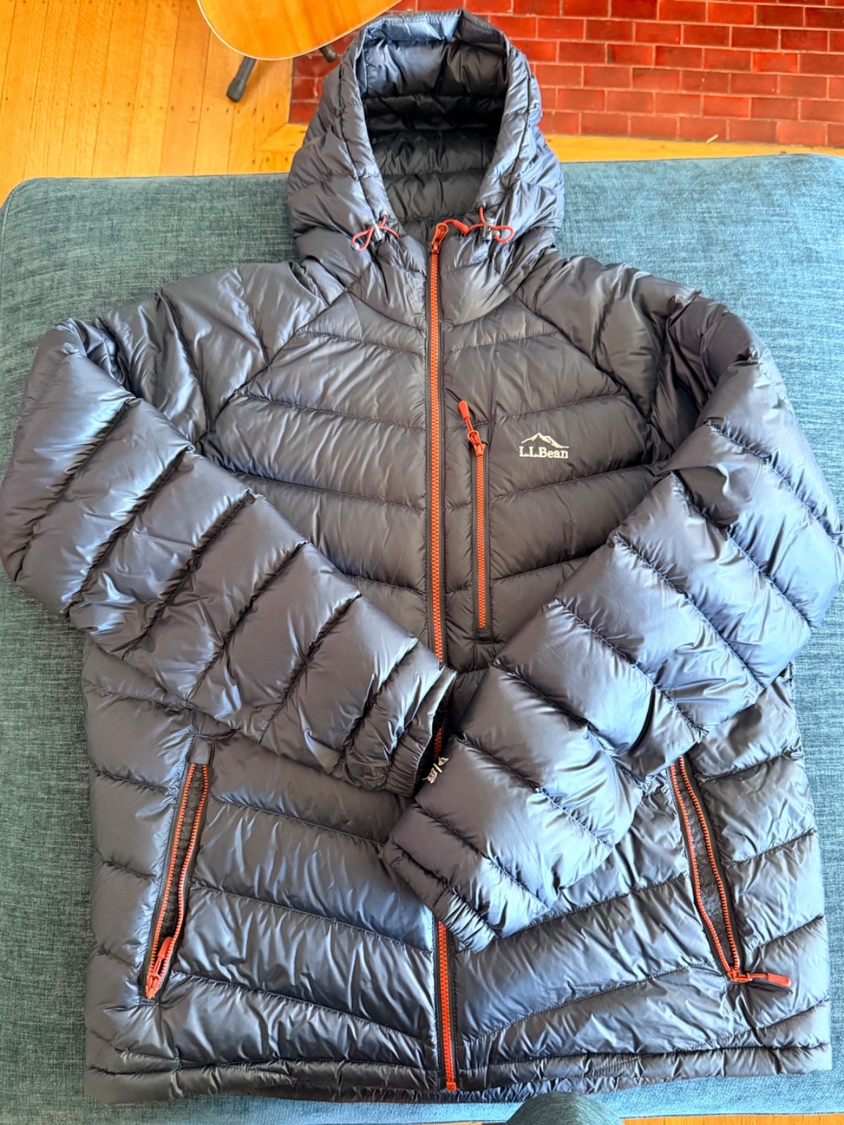 LL Bean Men’s Ultralight 850 Down Hooded Jacket XL
