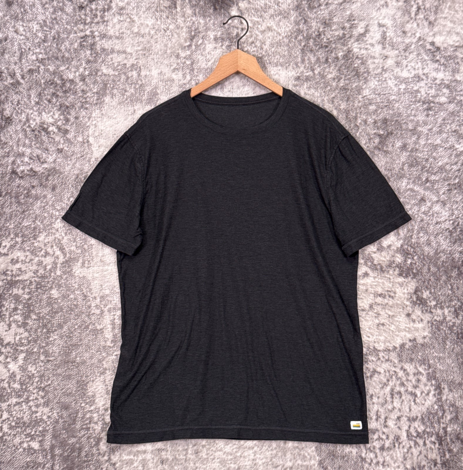 Vuori Strato Tech Tee Shirt XL Mens Gray Short Sleeve