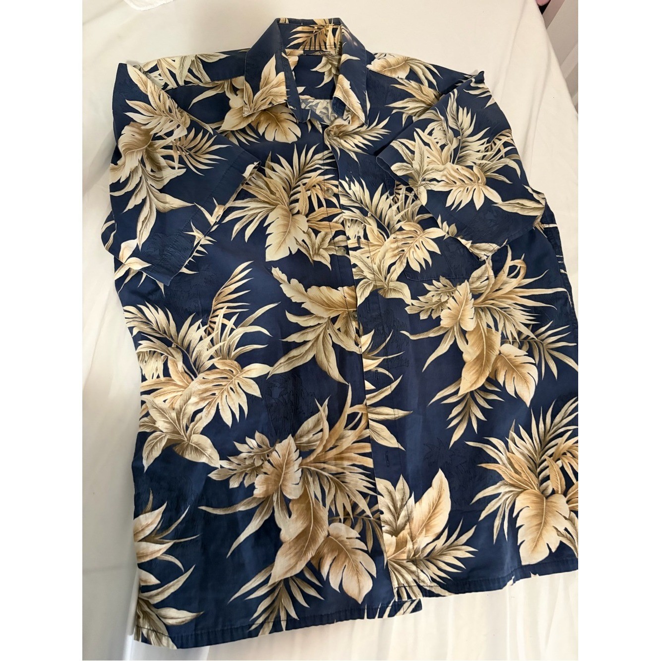 Hollis River Men’s Medium Blue Tropical Button Down Shirt