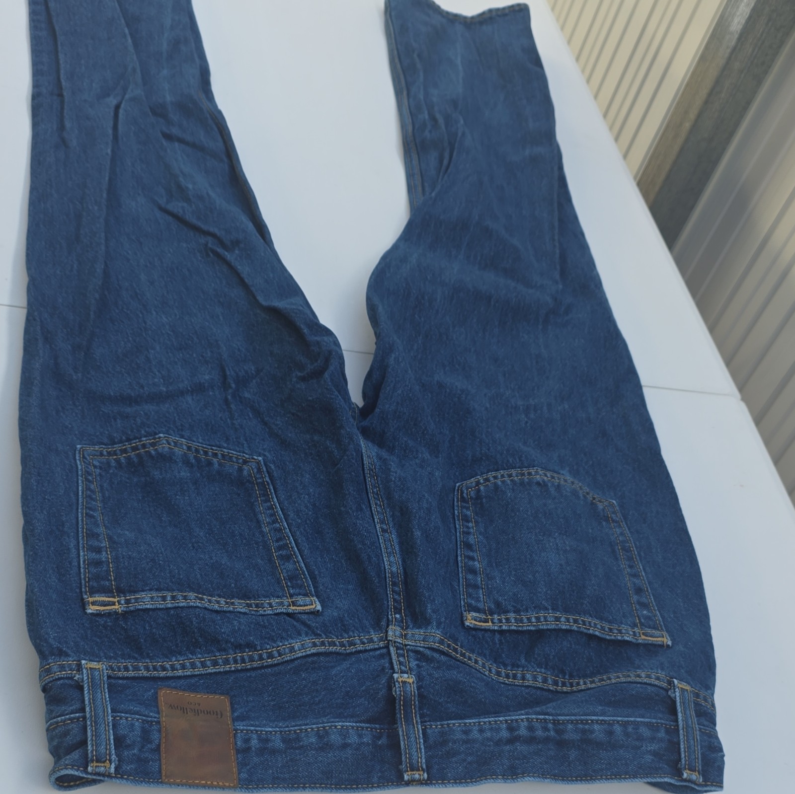 Goodfellow & Co Men’s Straight Fit Medium Wash Blue Denim Jeans 5-Pocket Logo