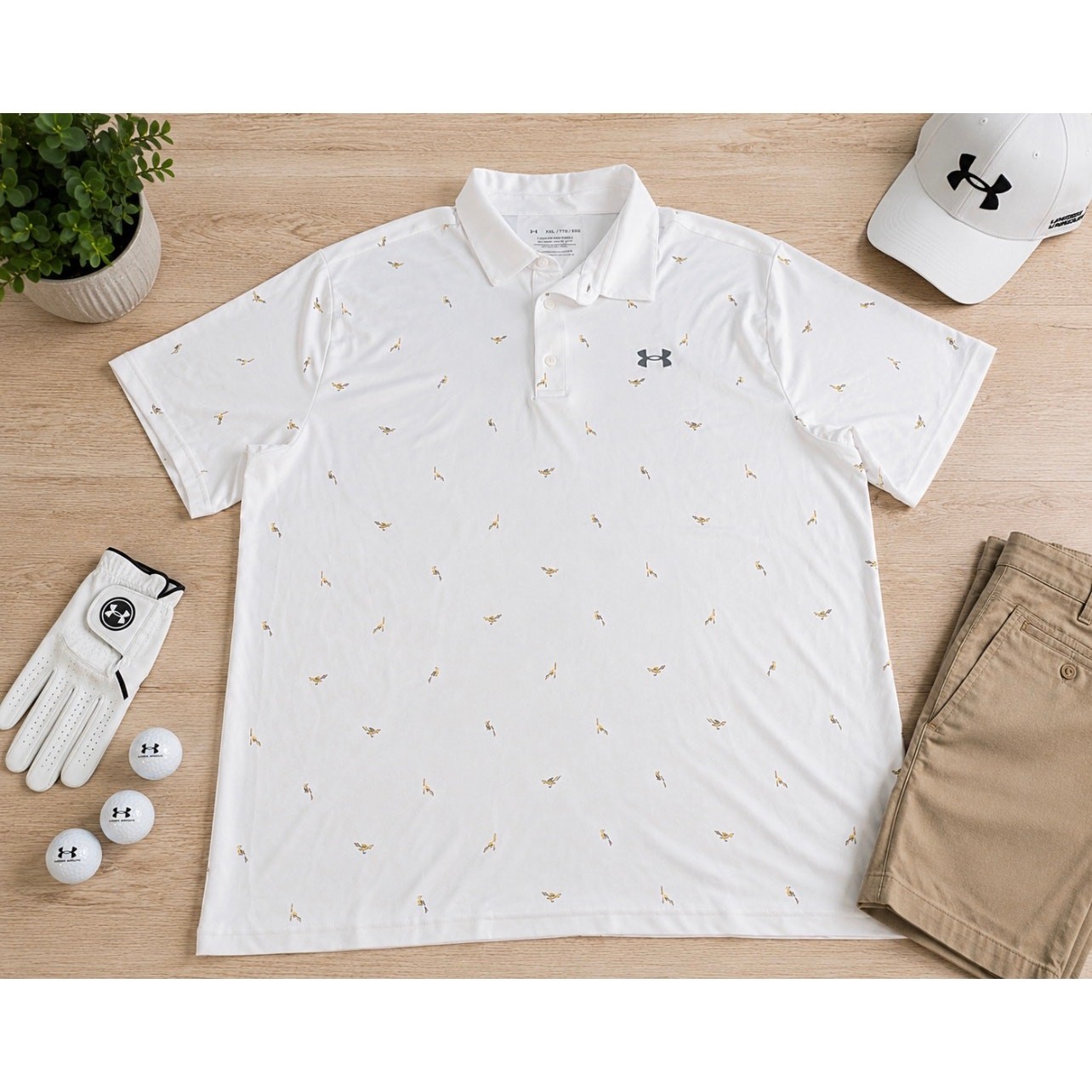 Under Armour The Playoff Polo Men’s XXL White Golf Shirt Road Runner Print