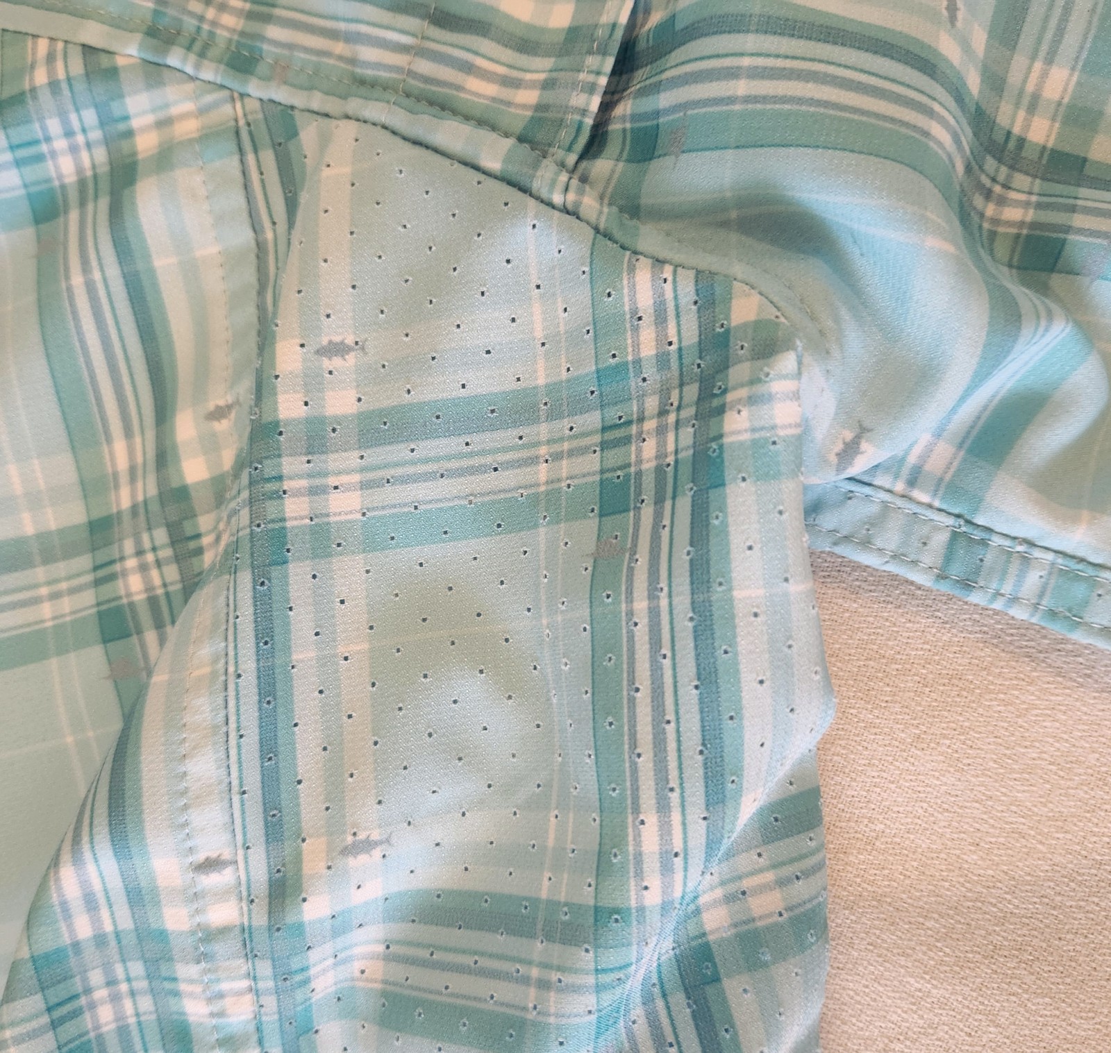 HUK Tide Point Short Sleeve Button Down Fishing Shirt Sz Large Blue Plaid UPF