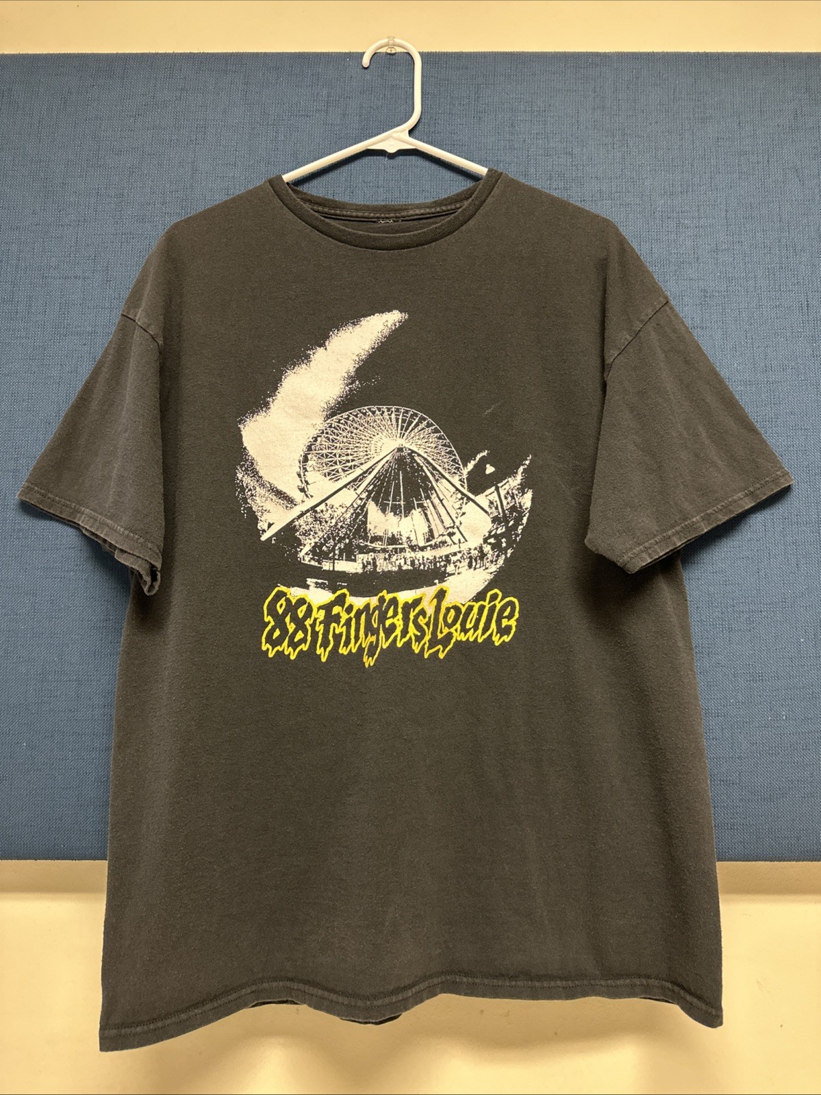 88 Fingers Louie Original Shirt Chicago World’s Fair Ferris Wheel Yellow Logo !