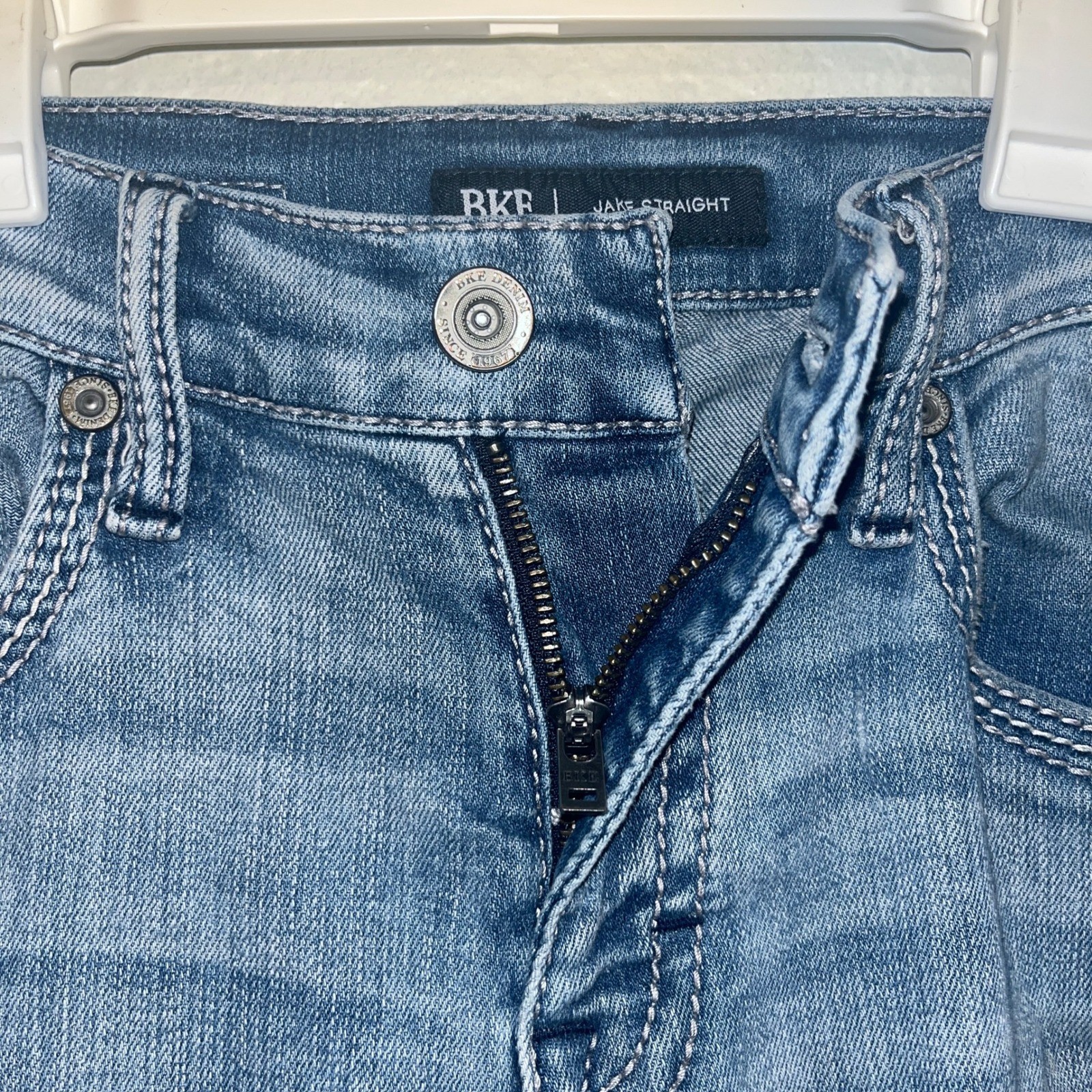 BKE Jake Straight Mens Light Wash Distressed Jeans Size 29 x 34