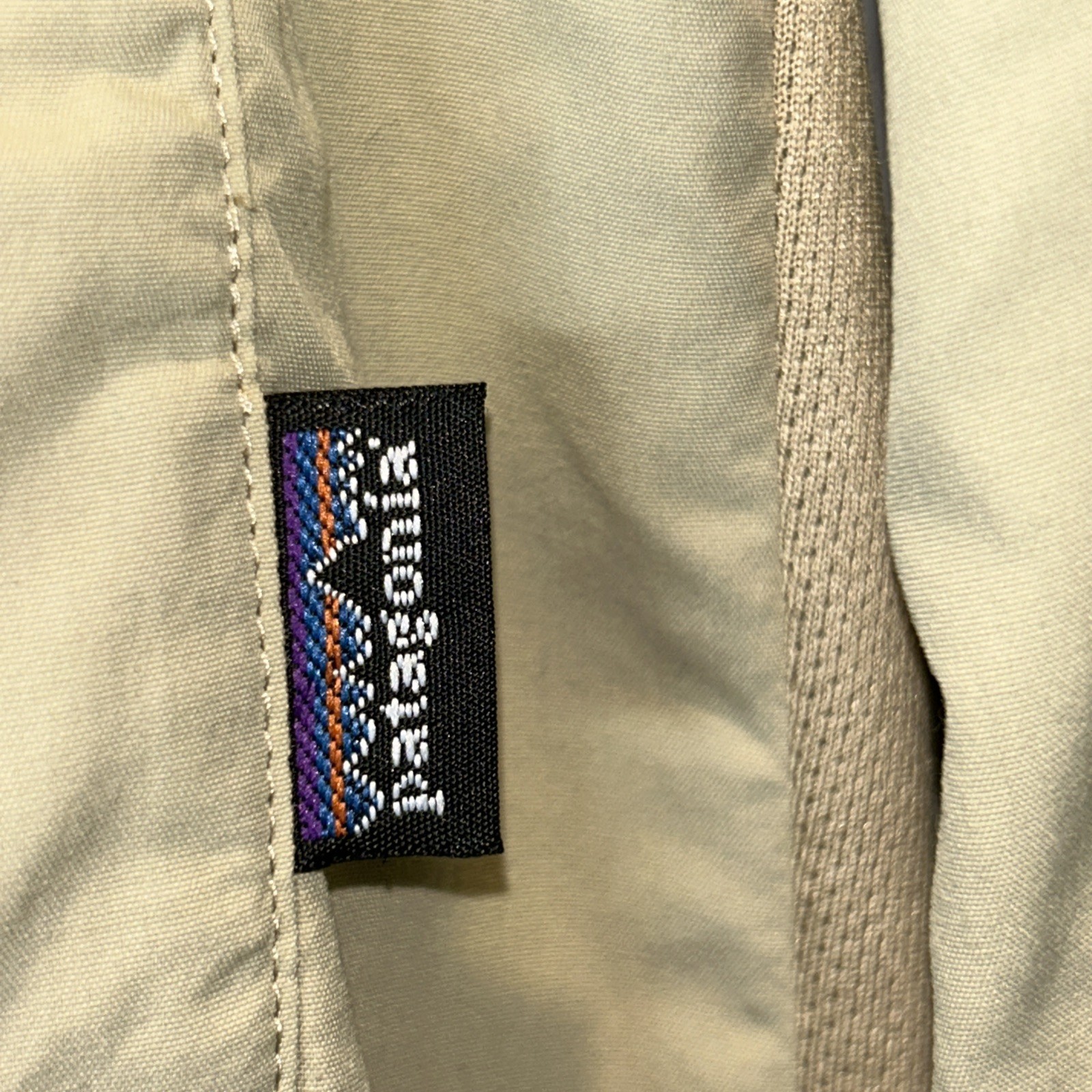 Patagonia Mens Medium Beige Cream Sun Tech Long Sleeve Button Up Shirt