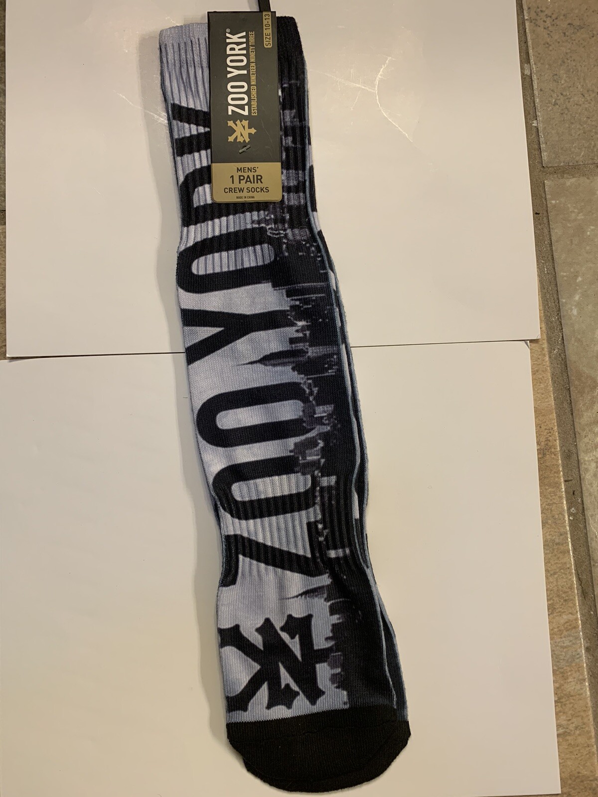 Zoo York Men’s Crew Socks Size 10-13 New York Buildings Novelty Black Gray NWT