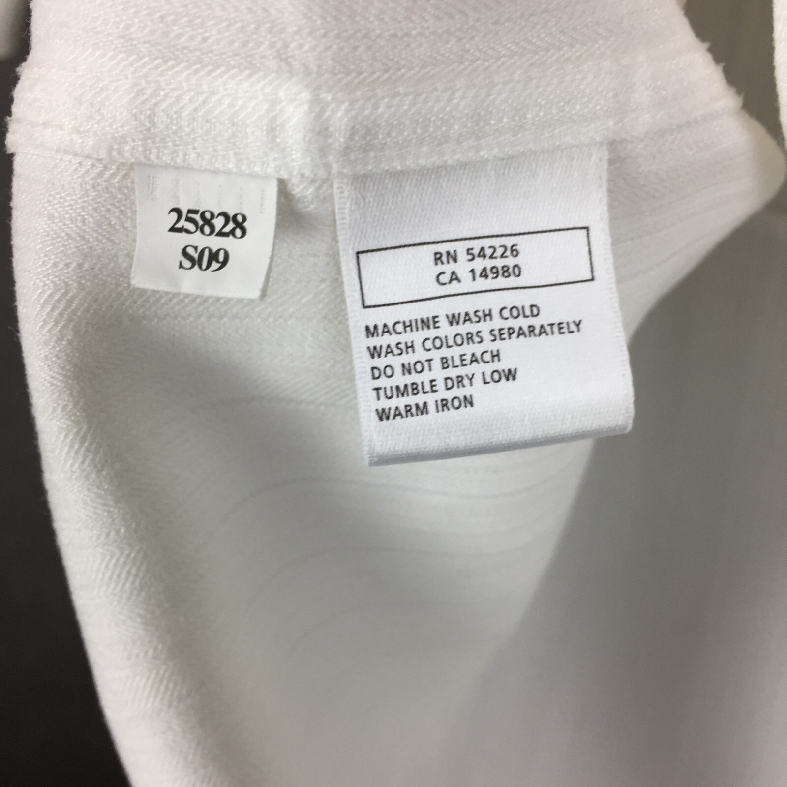 Royal Robbins Mens Large (46 in Chest) White Lightweight Pocket S/S Button Up
