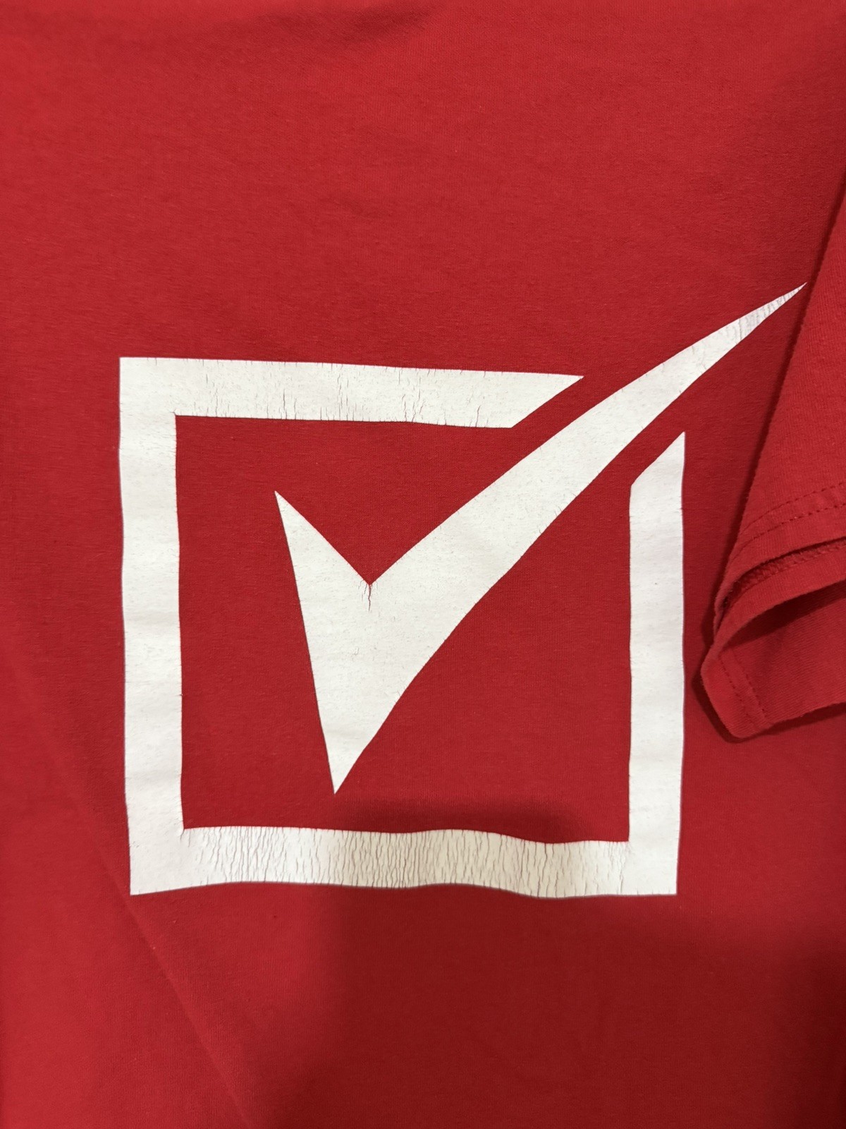 BJS Wholesale Club Red T-Shirt Crew-Neck Short Sleeve Size M (READ DESCRIPTION)