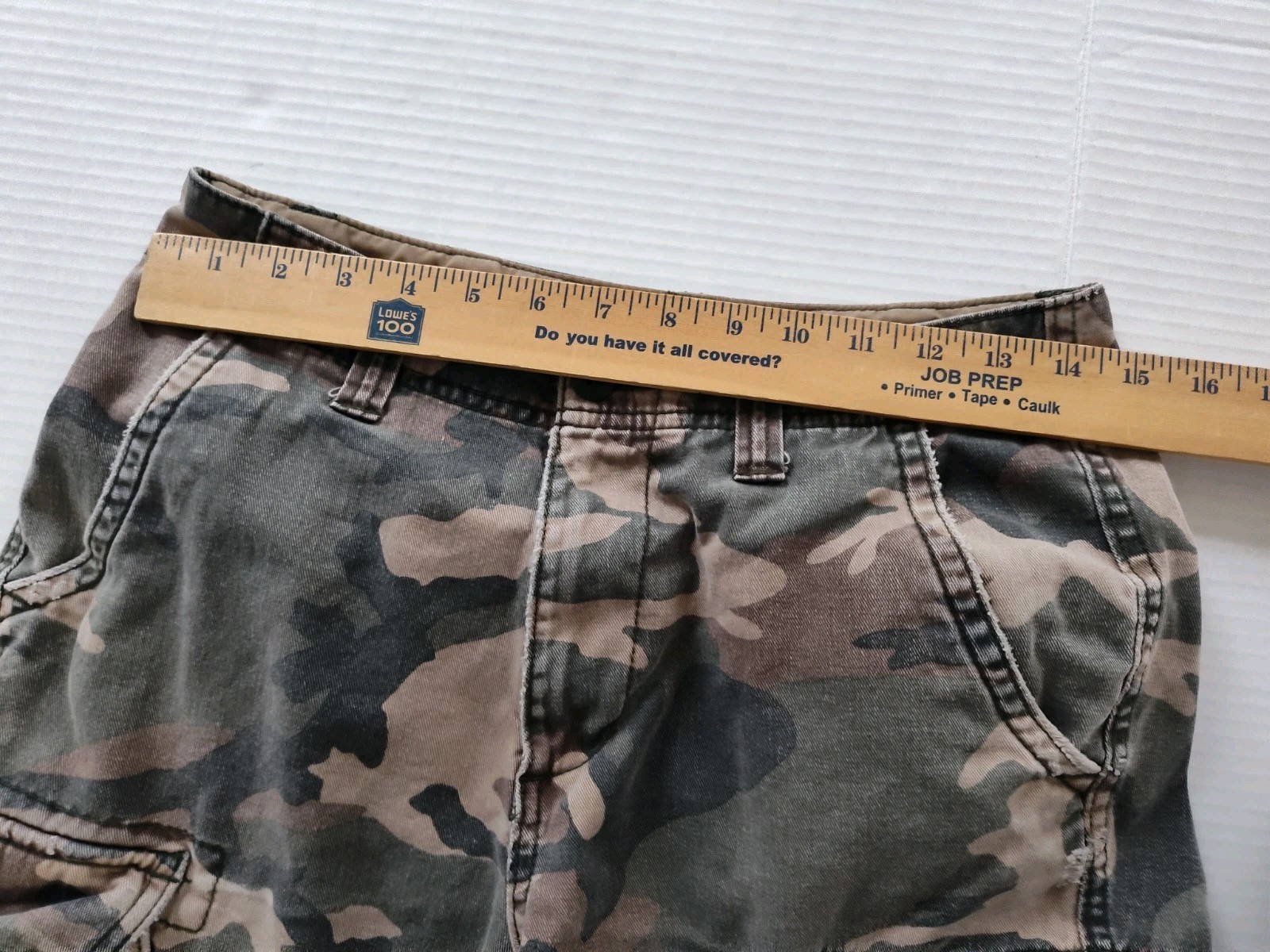 Old Navy Mens Camo Cargo Shorts Size 28 Broken In 10″ Inseam Distressed