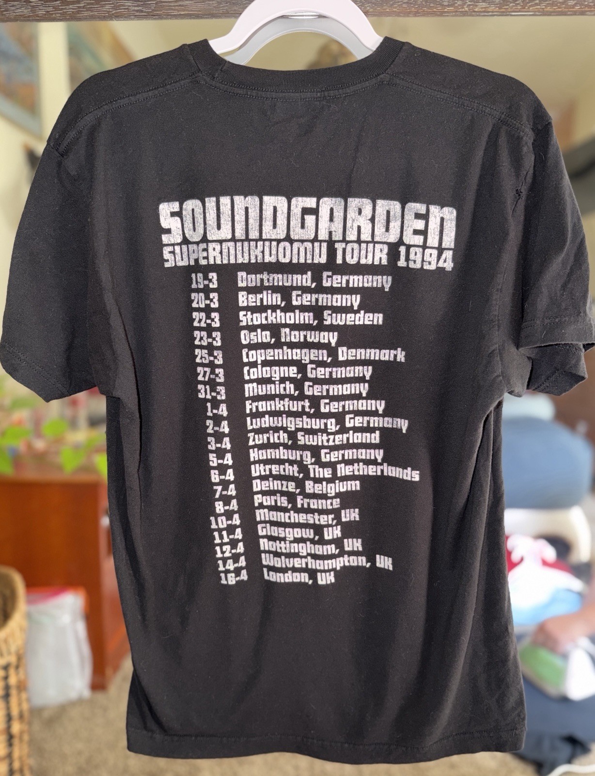 Tultex Men’s L Black Cotton Crew Neck Short Sleeve Soundgarden Tour 1994 Tee