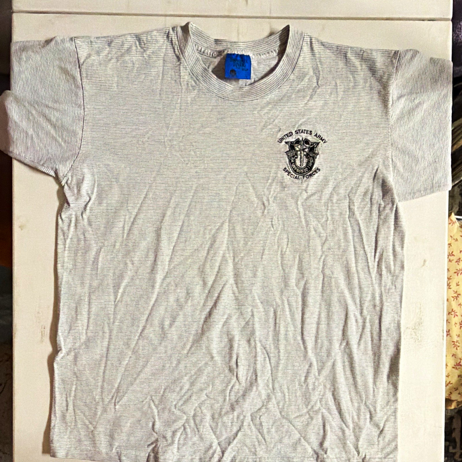 Tennessee River Gold Men’s Gray Army Special Forces Logo T-Shirt L Crew Neck