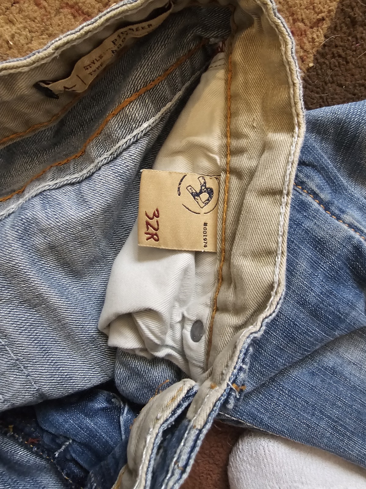 BKE Men’s Blue Light Wash Straight Leg Regular Fit Mid Rise Denim Jeans