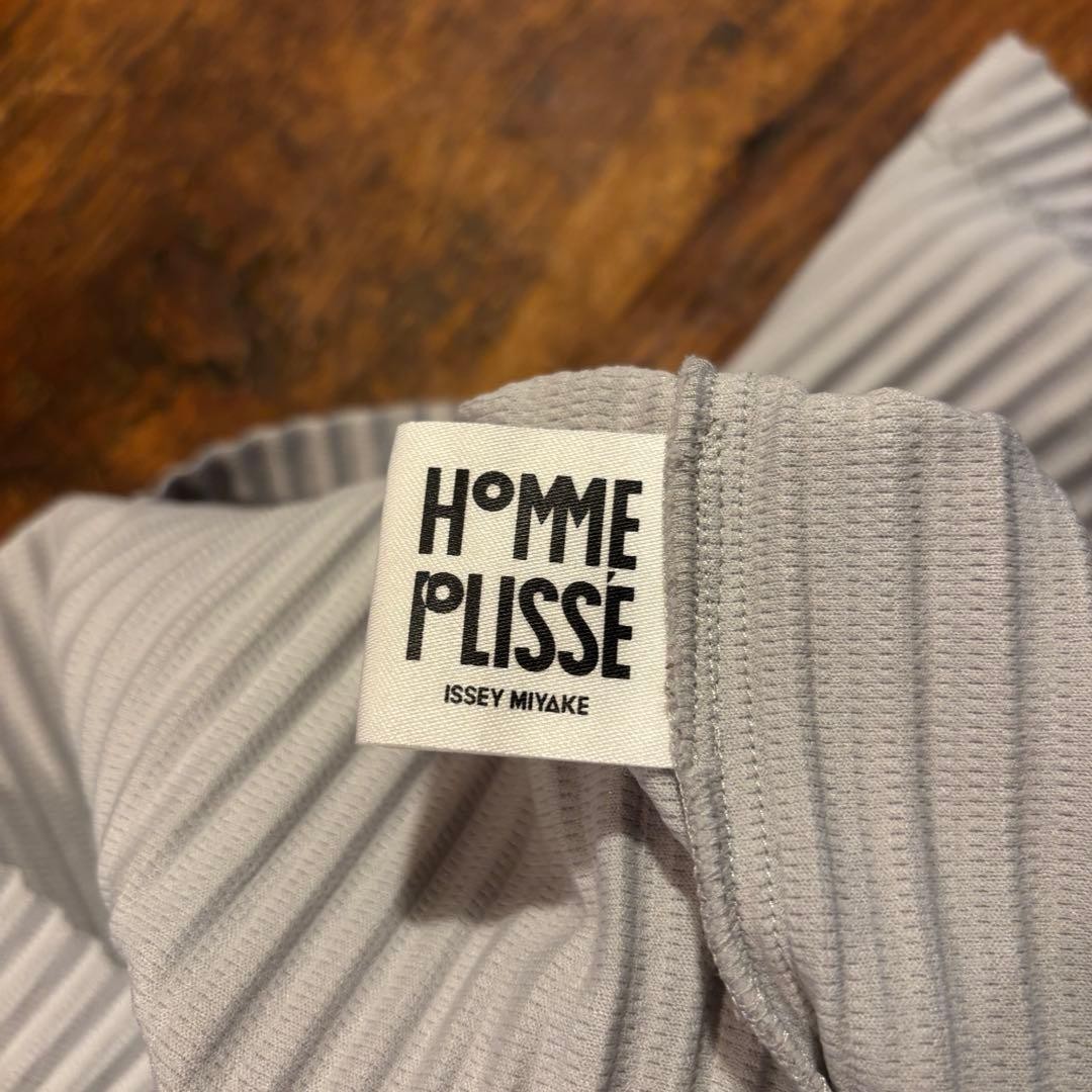 USED ISSEY MIYAKE HOMMEPLISSE PLEATED LONG-SLEEVE CUT AND SEW TOP, SIZE VERYGO