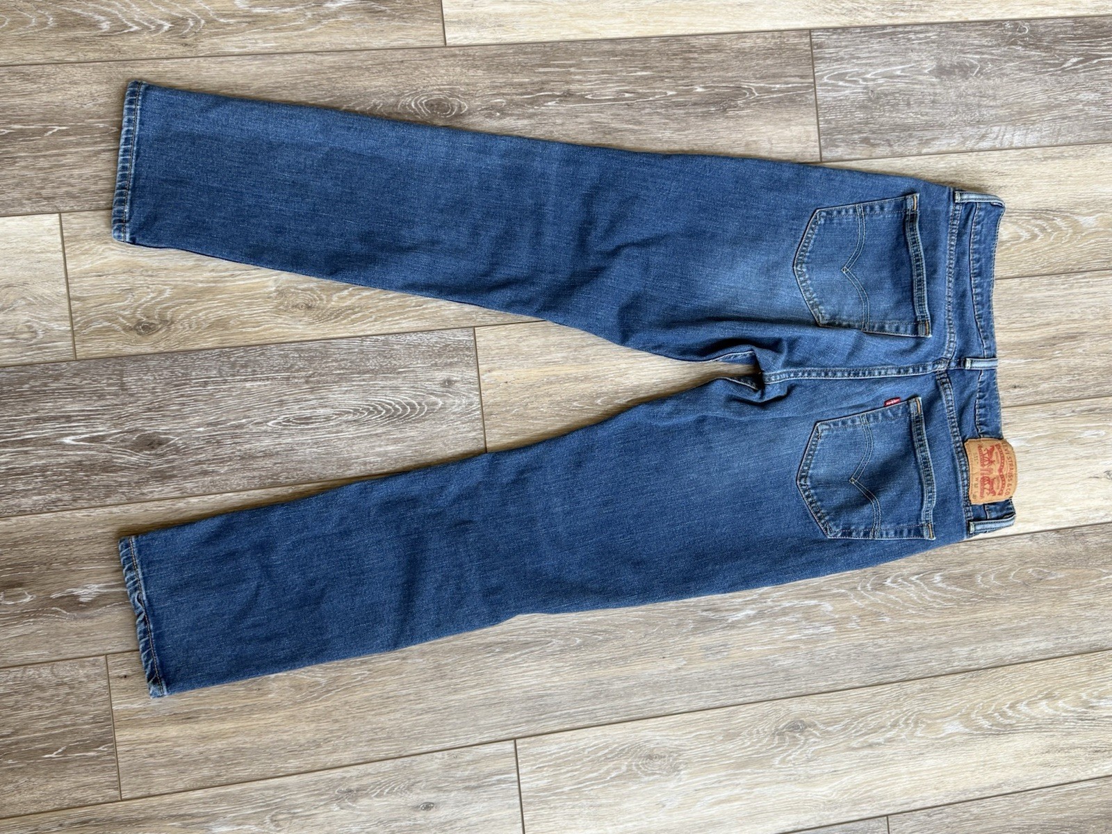 Vintage CW 1605 Levi’s Blue Medium Wash Straight Fit Denim Jeans Mid Rise #2005