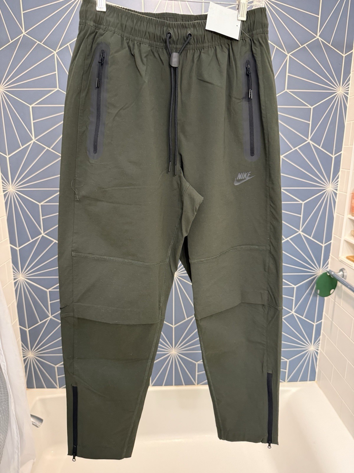 Nike Tech Woven Open Hem Pants Sequoia Green Black HM8241-355 Men’s Size Small