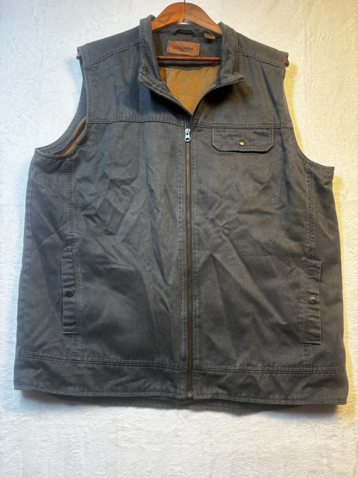 Men’s Clear Water Outfitters Medium Charcoal Vest Premium Designee Outdoor