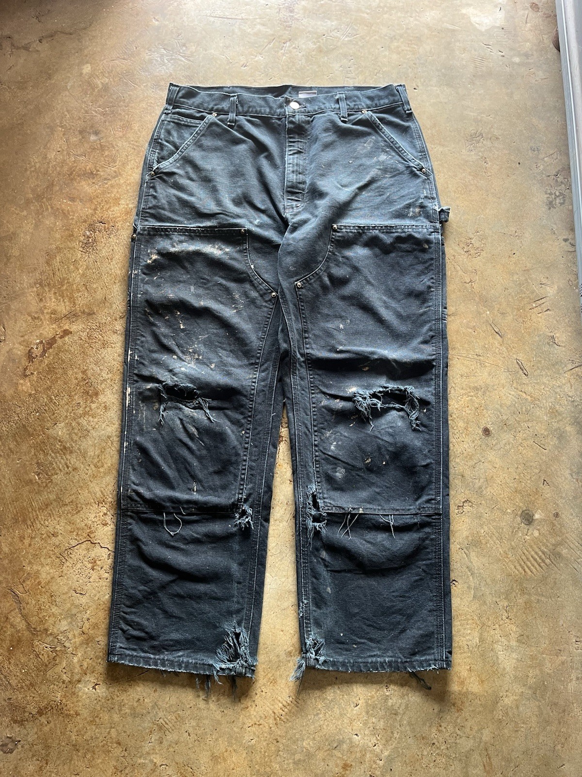 Thrashed carhartt double knee lblack faded
