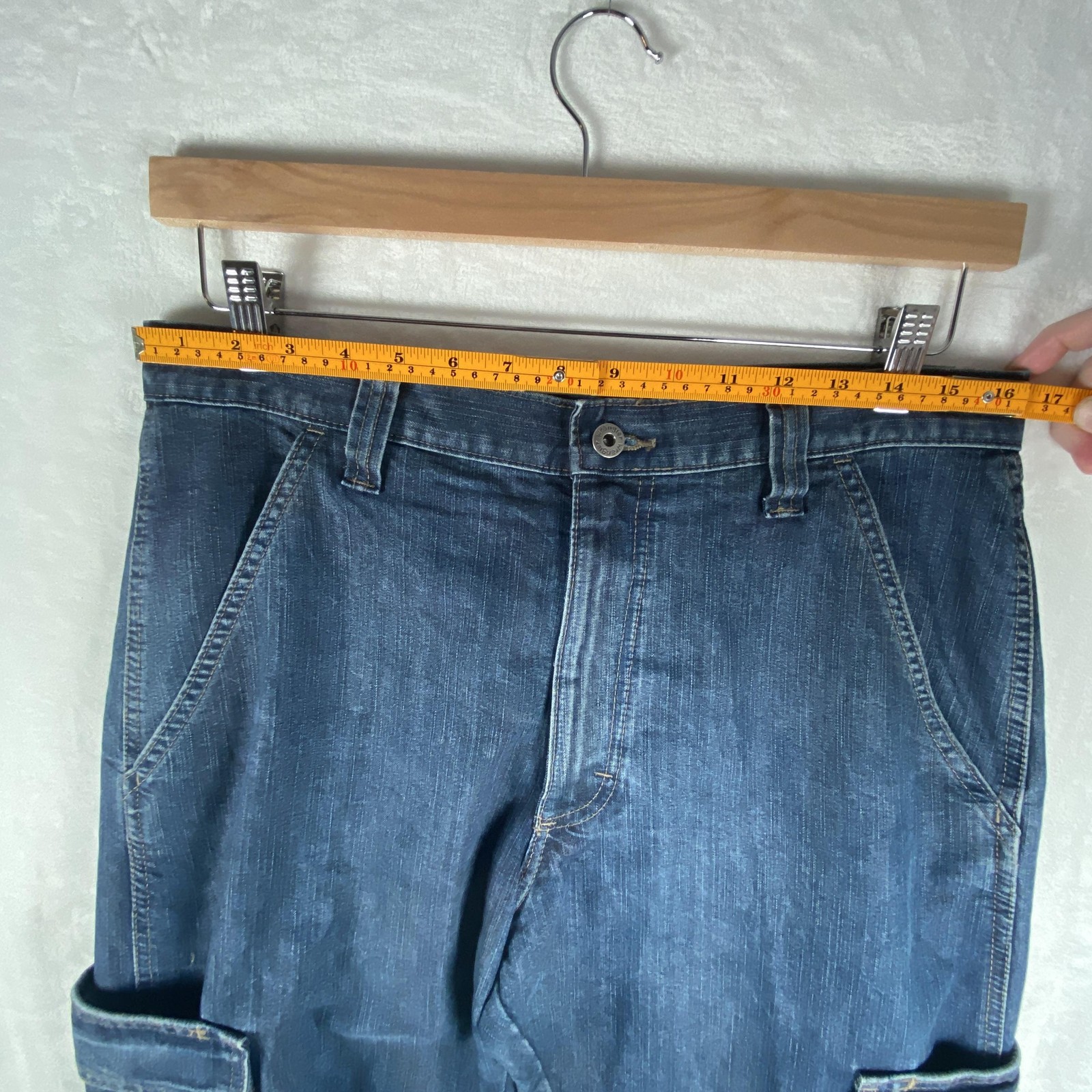 Wrangler Jeans Mens FITS 33×30 Blue Denim Relaxed Straight Cargo Workwear
