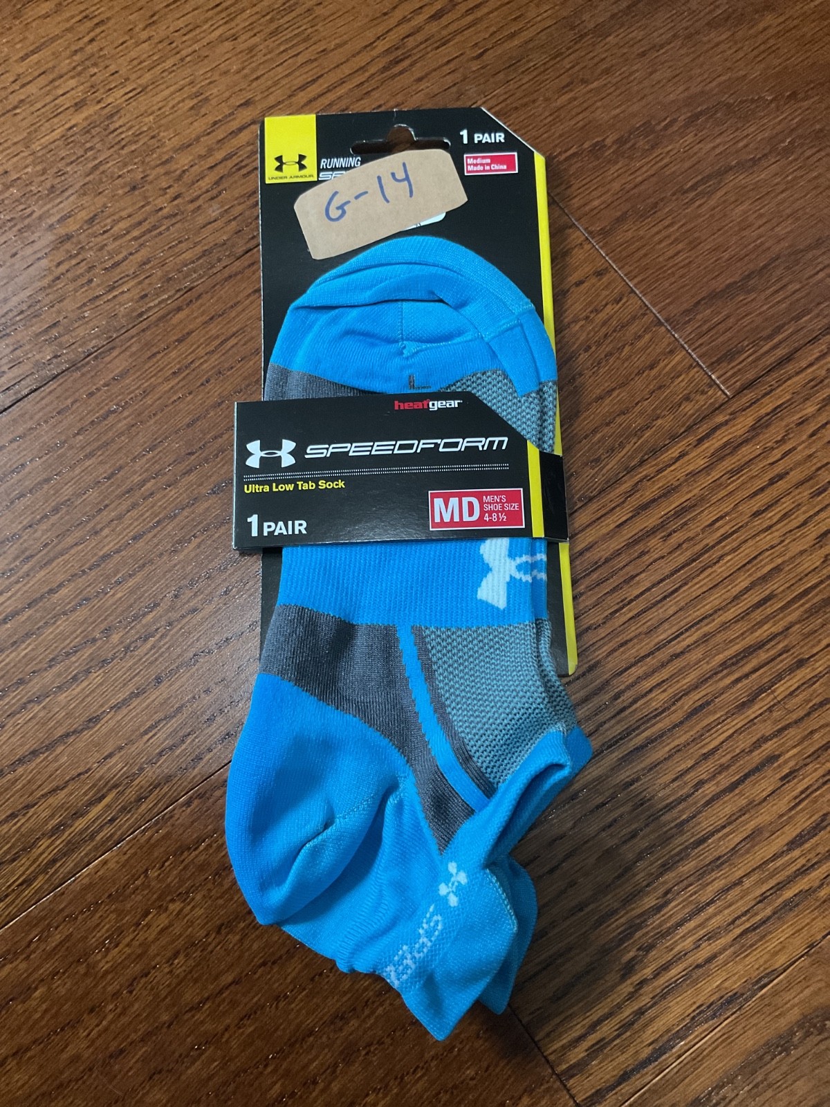 under armour bright blue ultra low tab socks left/right medium
