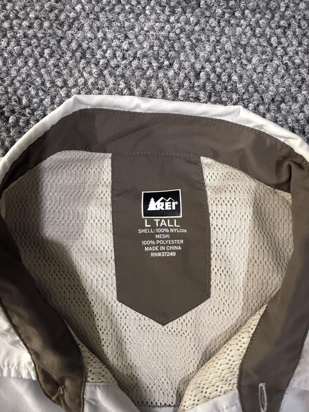REI Shirt Mens LT Gray Solid Long Sleeve Button Front Vented Fishing Travel