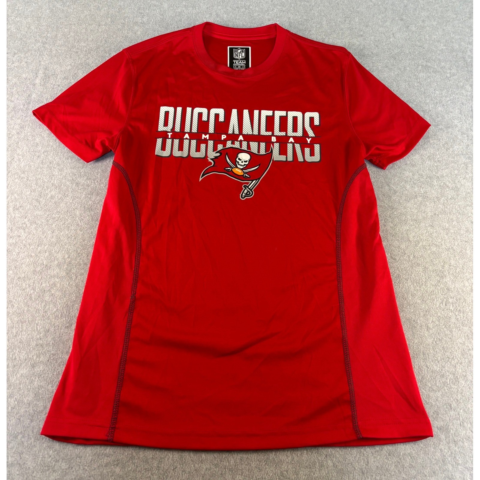 NFL Team Apparel Tampa Bay Buccaneers Red Crew Neck Shirt M Athletic Tee