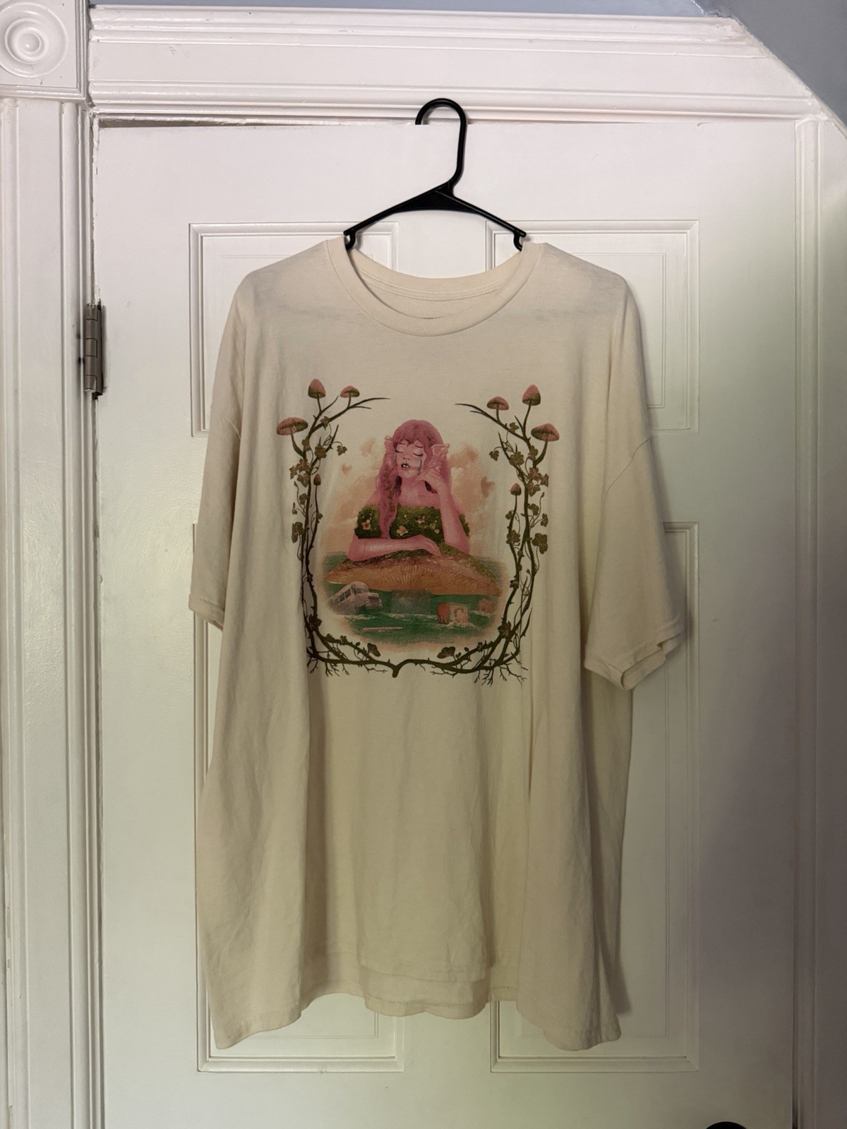 Melanie Martinez The Trilogy Tour Creme Graphic Print Crew Neck T-Shirt 2XL
