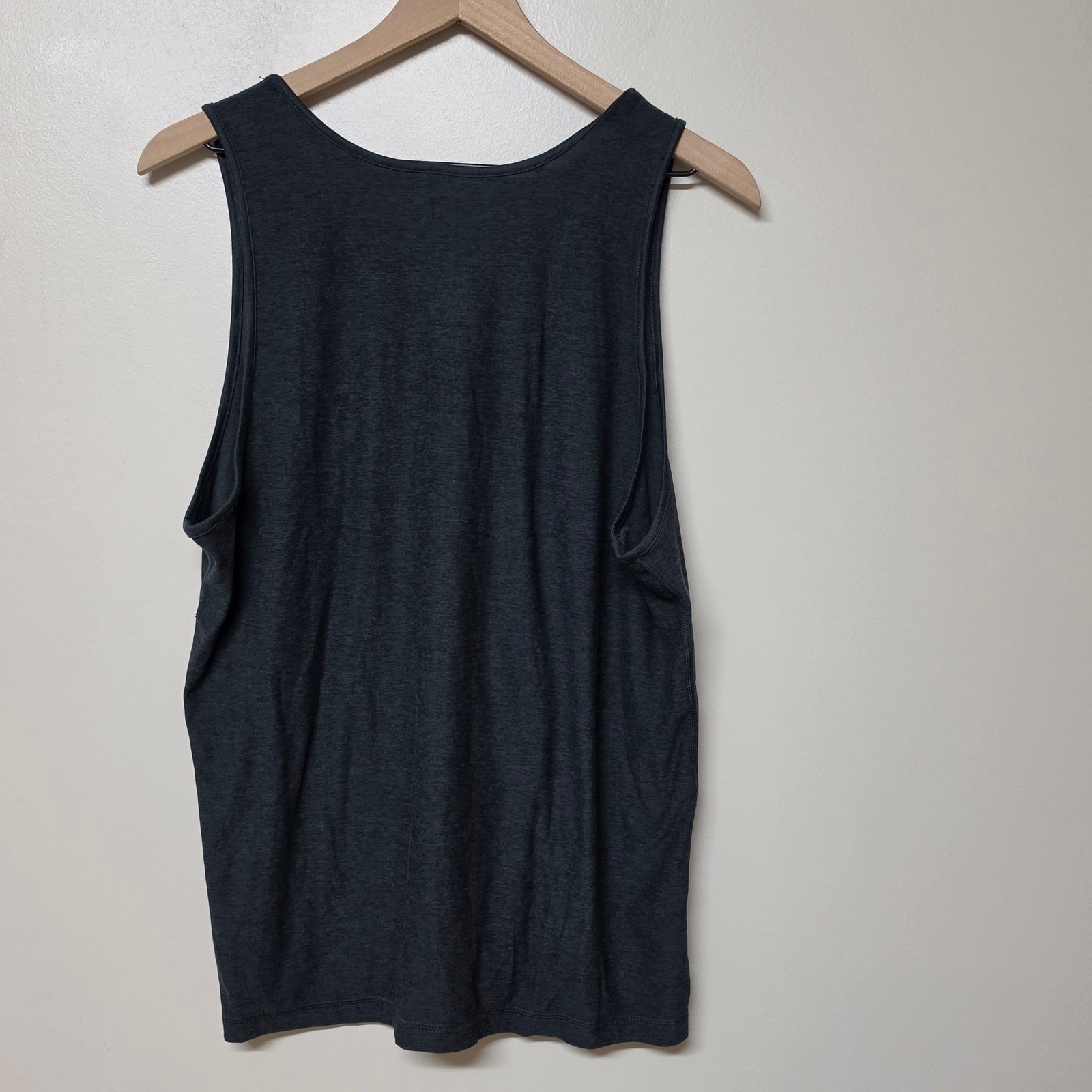 Vuori Mens Strato Tech Tank Charcoal Heather Grey Athletic Workout Top V173 M