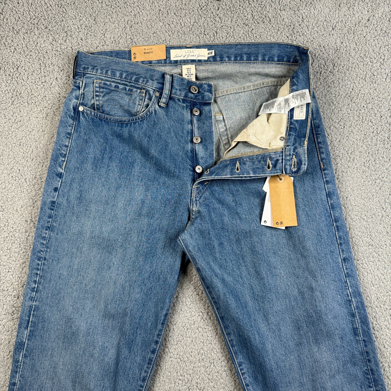 H&M Jeans Mens Size 33×33 Medium Wash Relaxed Fit 100% Cotton Button Fly NWT