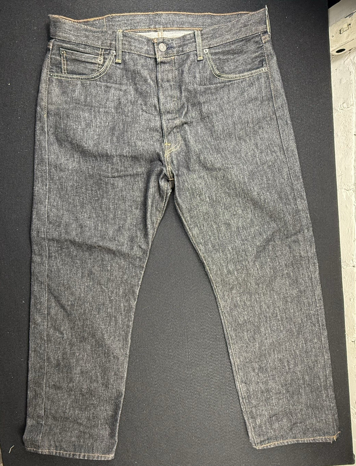 Levi’s Men’s Blue Dark Wash Denim Straight Jeans Regular Fit Mid Rise 5-Pocket