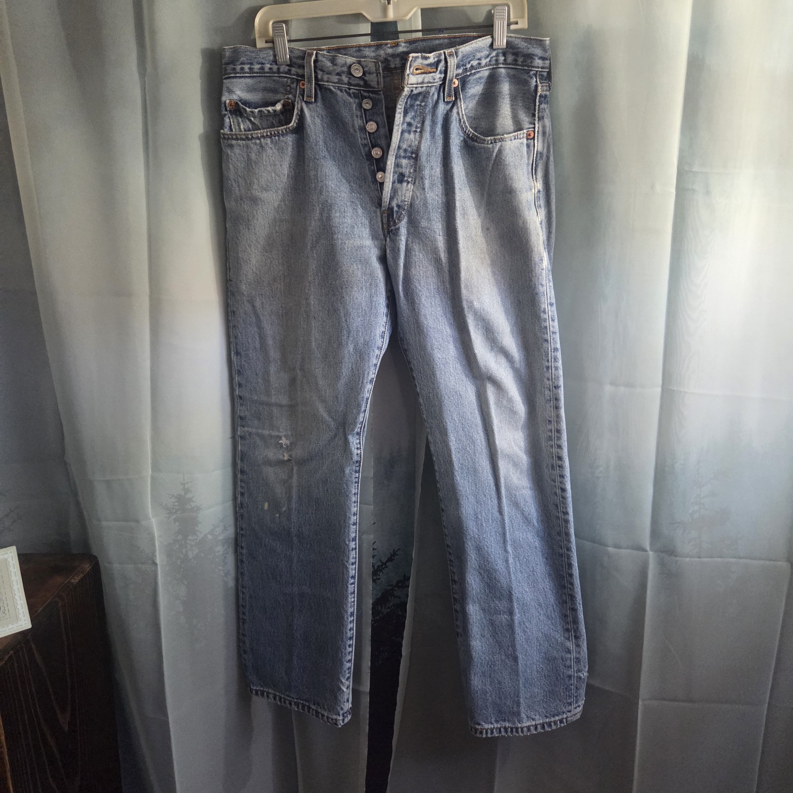 levis 501 straight leg button fly jeans- Faded Demin Size 33/30